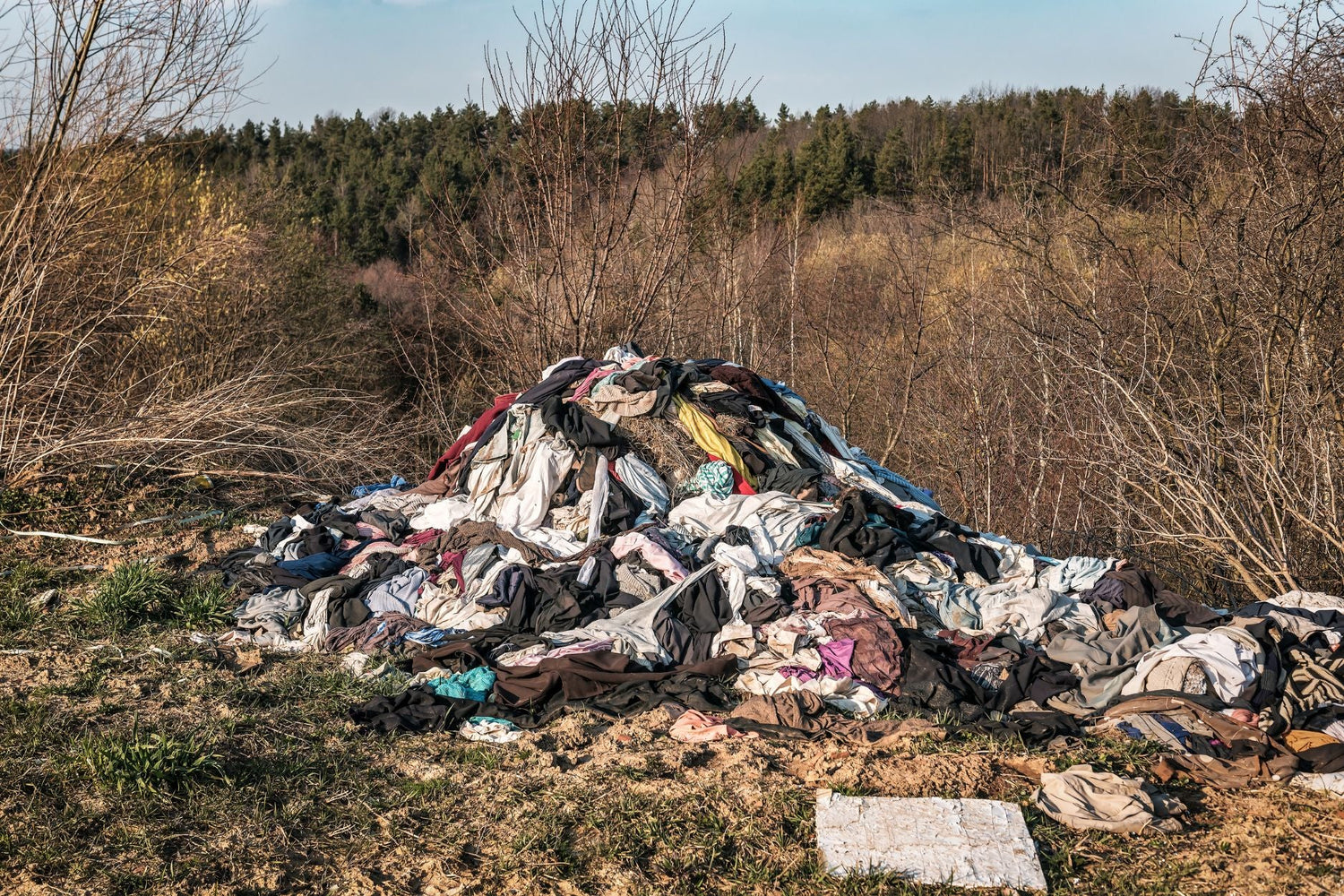 Die Reise eines Kleidungsstücks: Von der Herstellung bis zur Entsorgung