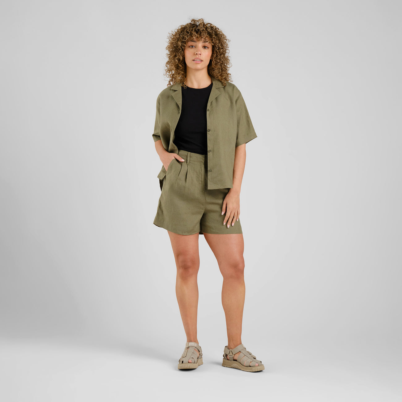 SHORTS DJUPVIK LINEN LEAF GREEN FOUR