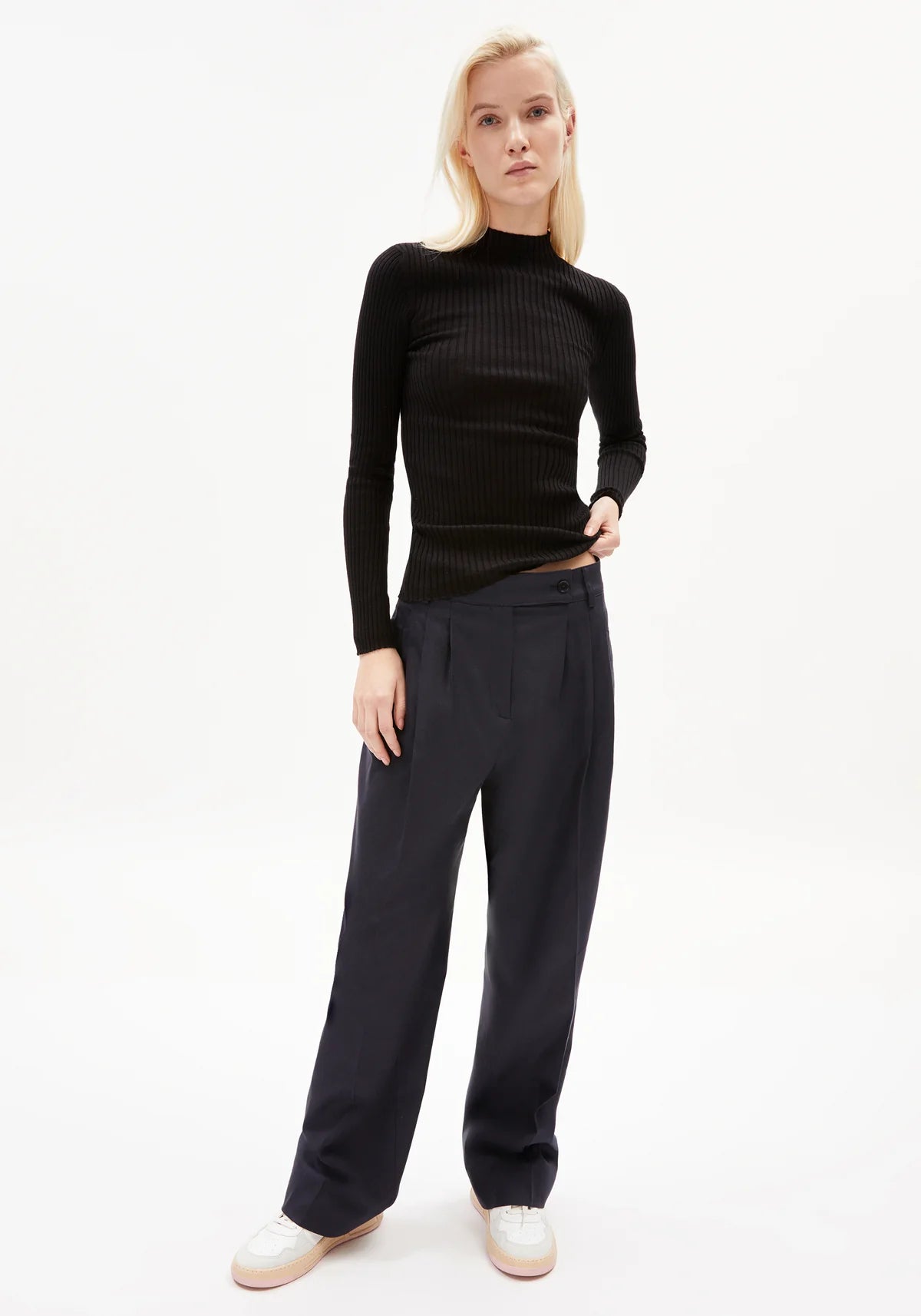 ALAANIA KNIT SWEATER