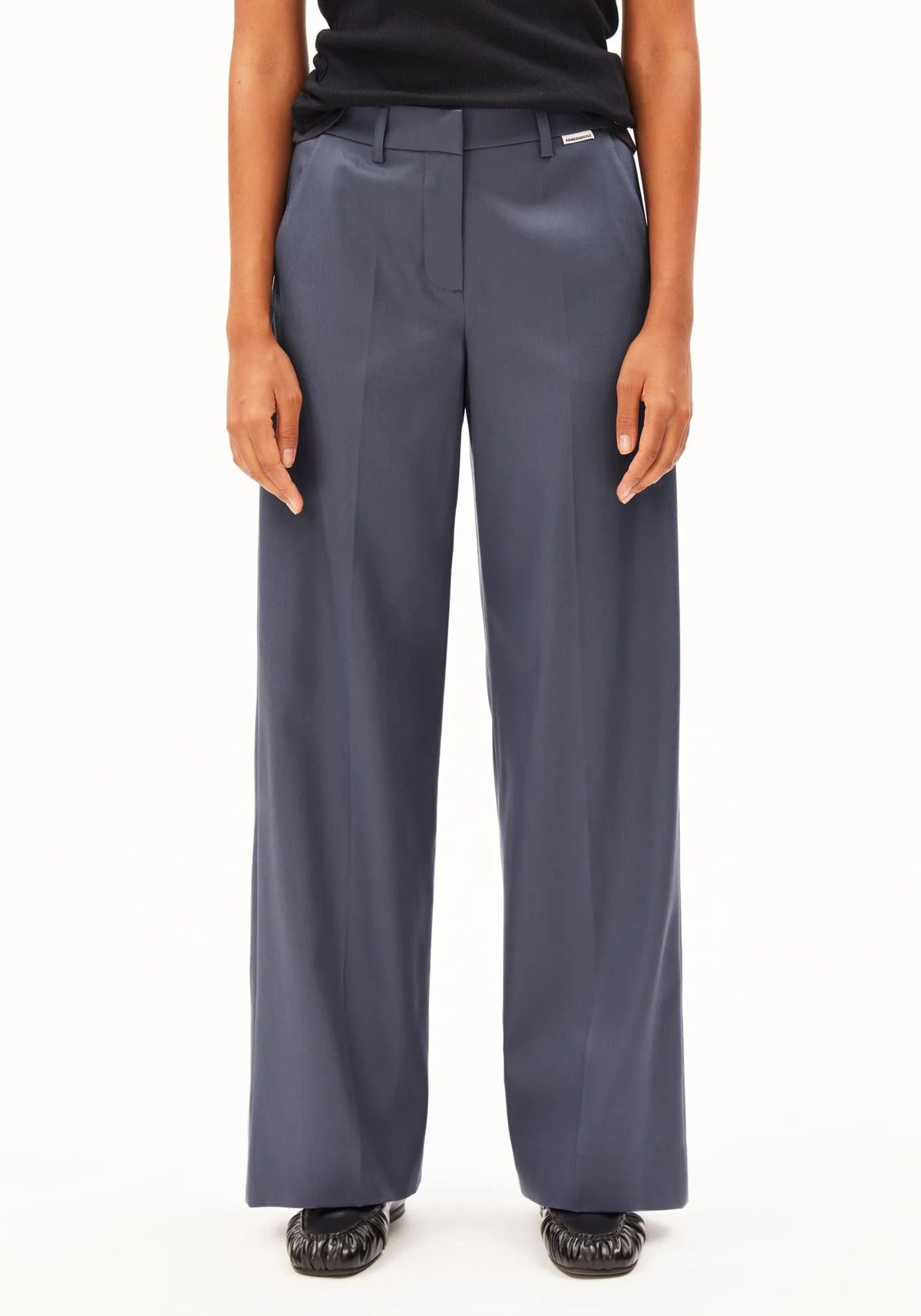 LEANDRAA PANT