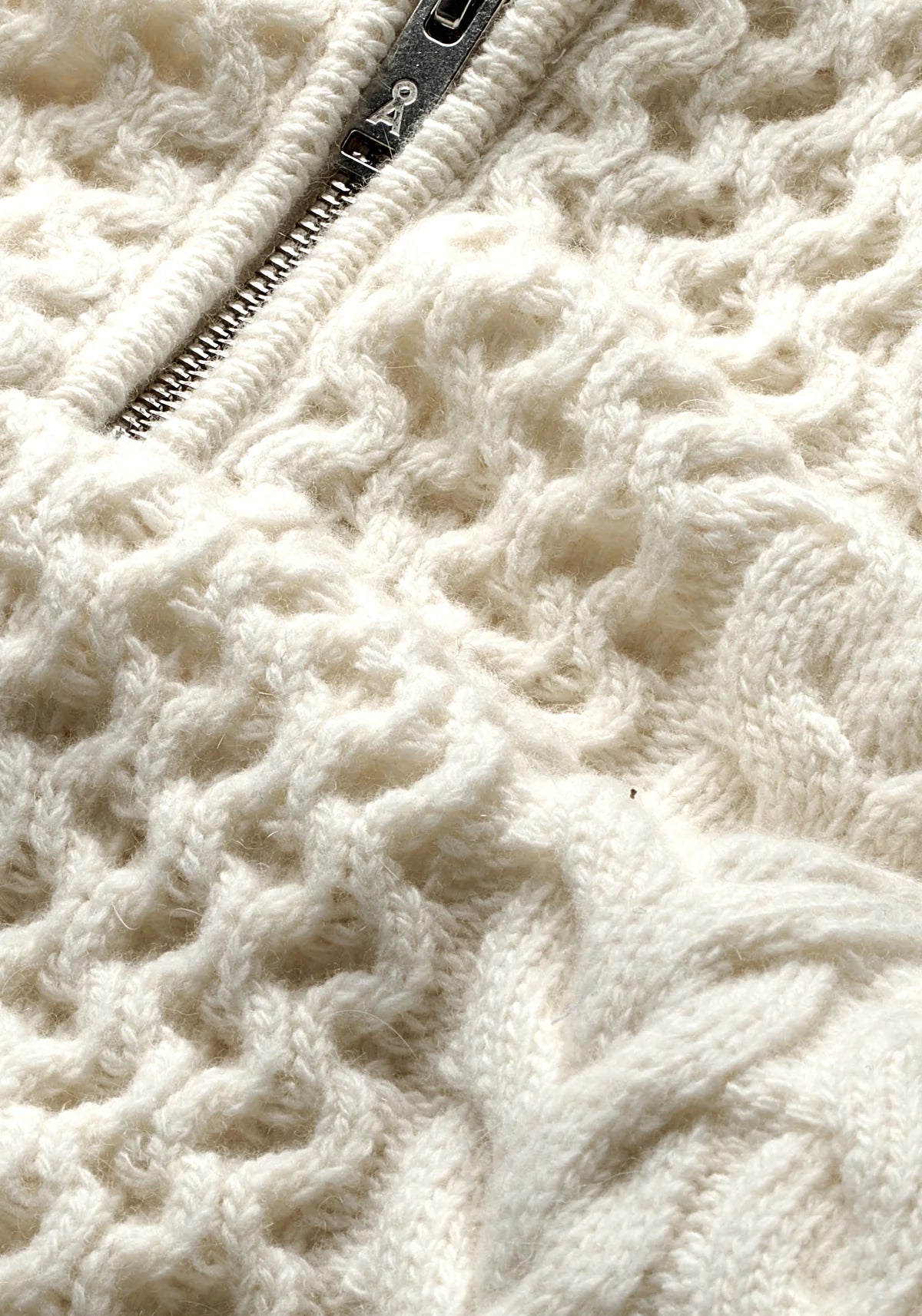 OLAIAAS CABLE Stricktop aus Bio-Woll Mix