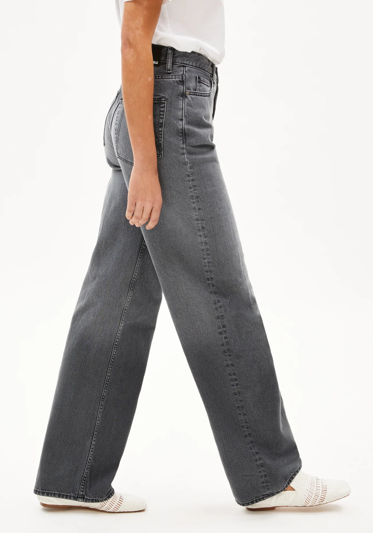 ENIJAA WIDE JEANS aus recycelter Baumwolle