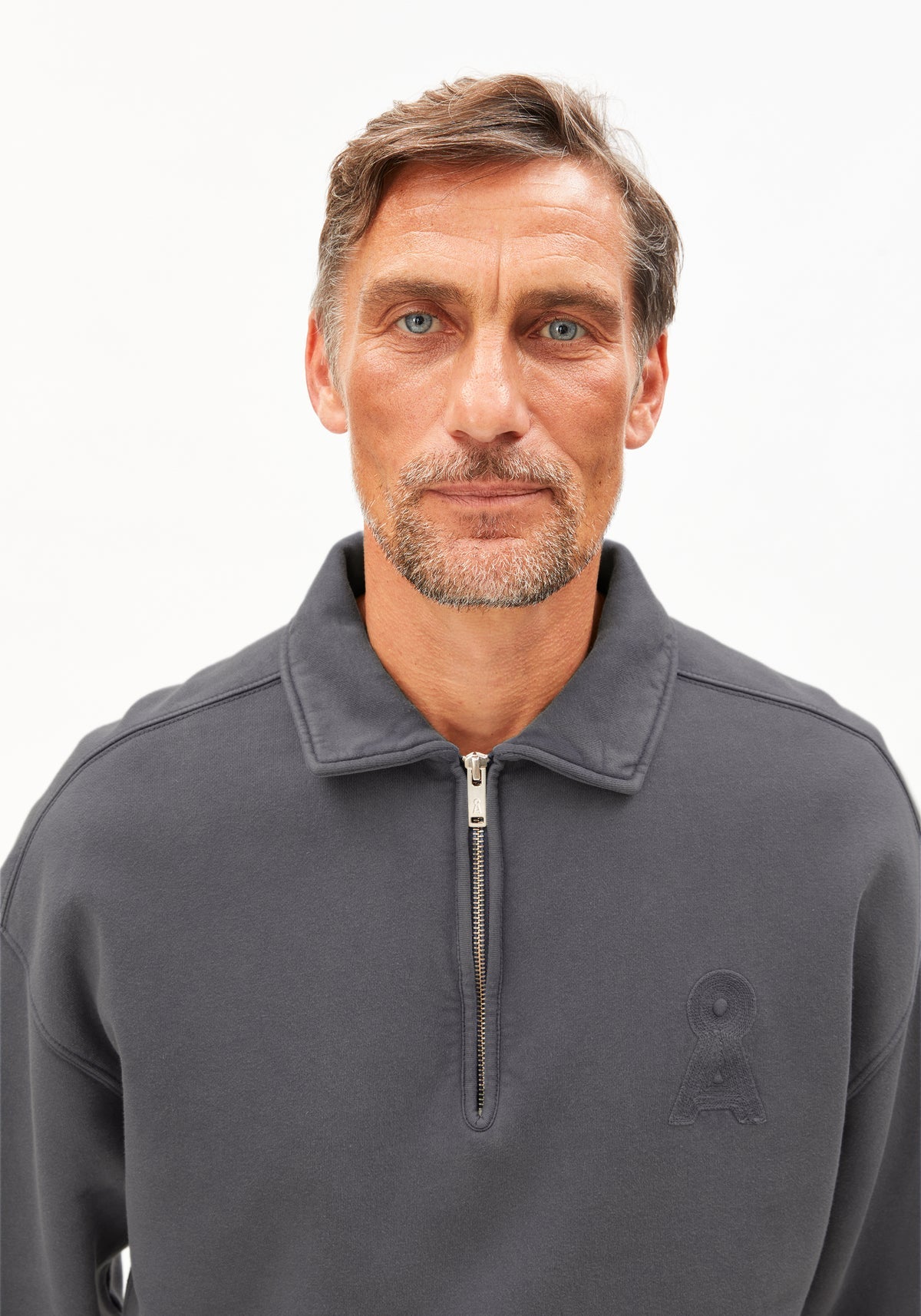 ICONIC Å GMT DYE ZIP TROYER Sweatshirts aus Bio-Baumwolle