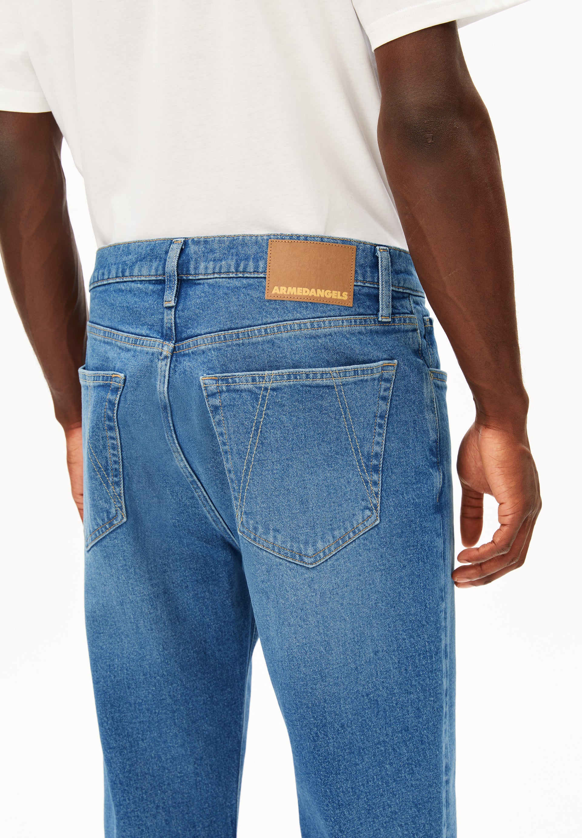 MAAKX RELAXED TAPERED JEANS aus Bio-Baumwoll-Mix Comfort Stretch