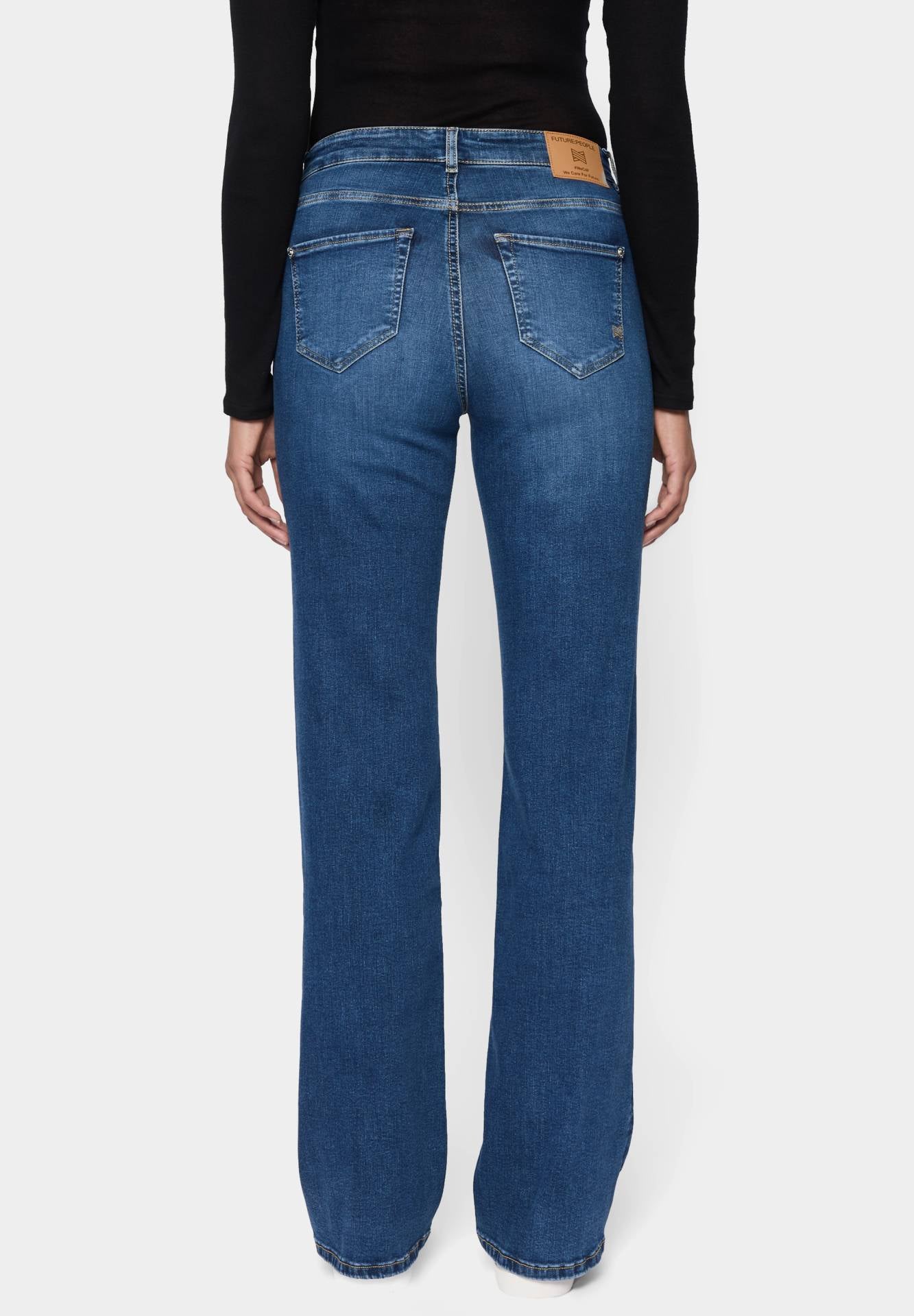 06:00 Wide Leg Jeans – Mid Waist