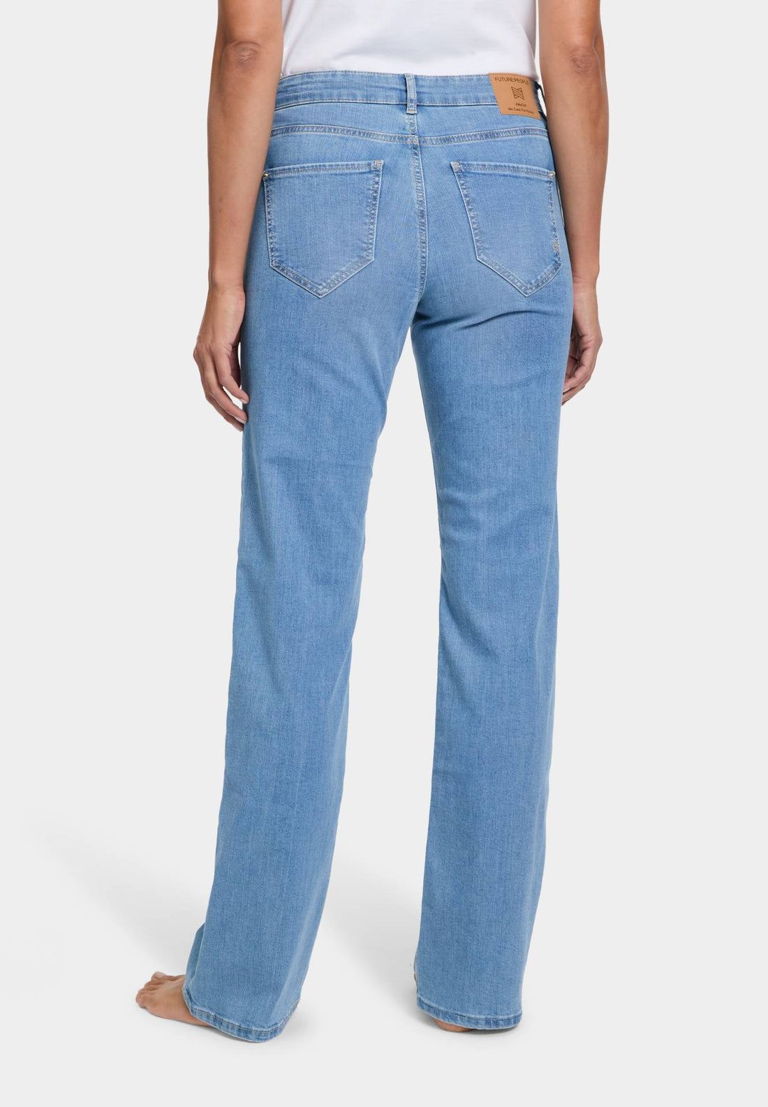 06:00 Wide Leg Jeans – Mid Waist