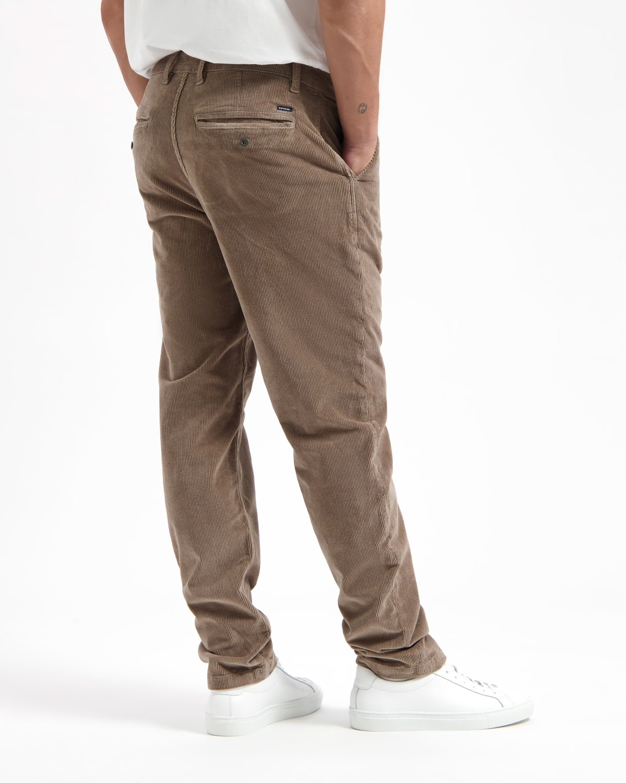 Darren Chino Corduroy in Taupe – vielseitige Kordhose