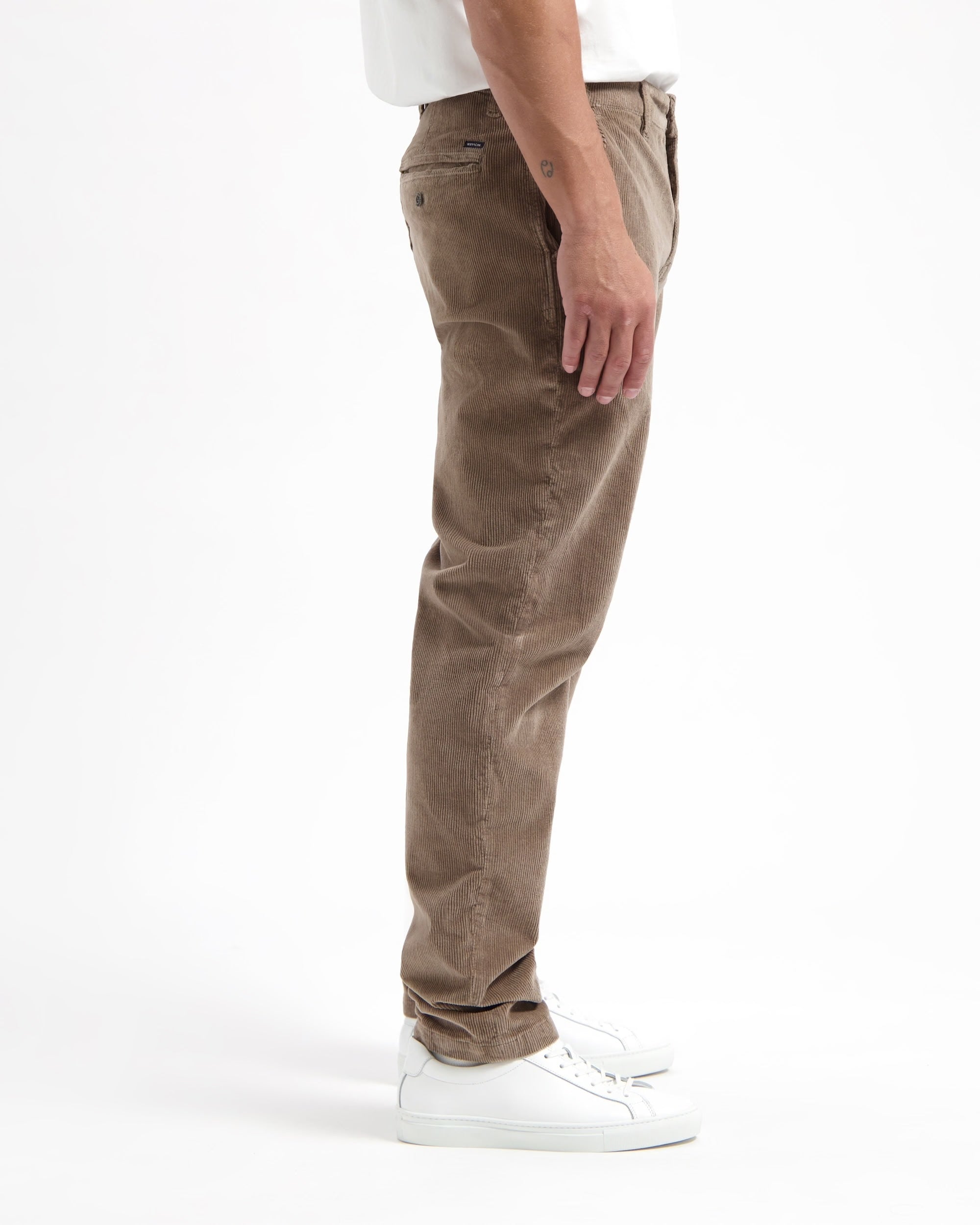 Darren Chino Corduroy in Taupe – vielseitige Kordhose