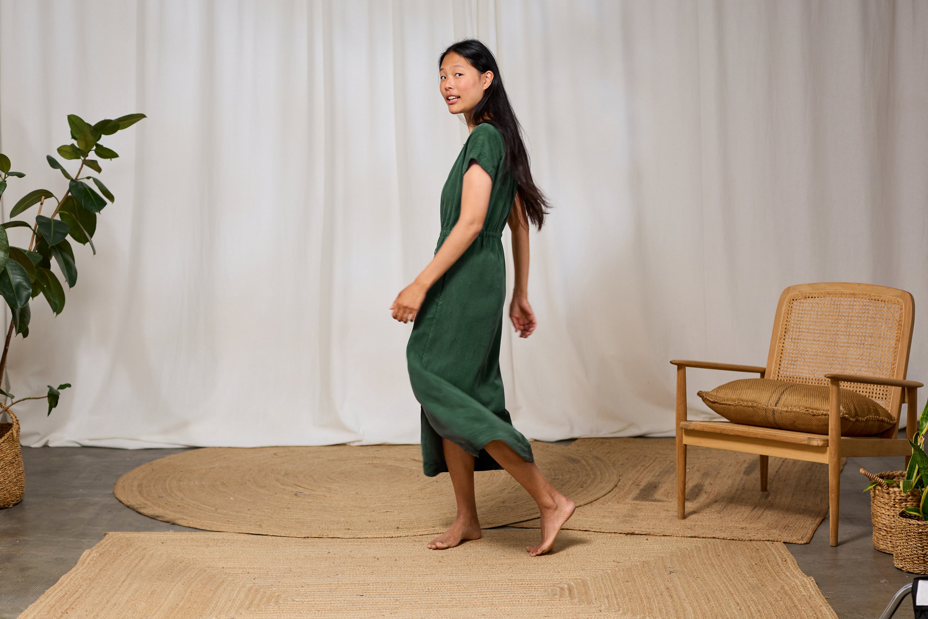 Kleid Dark Green – nachhaltiges Midi-Kleid aus TENCEL™ Lyocell