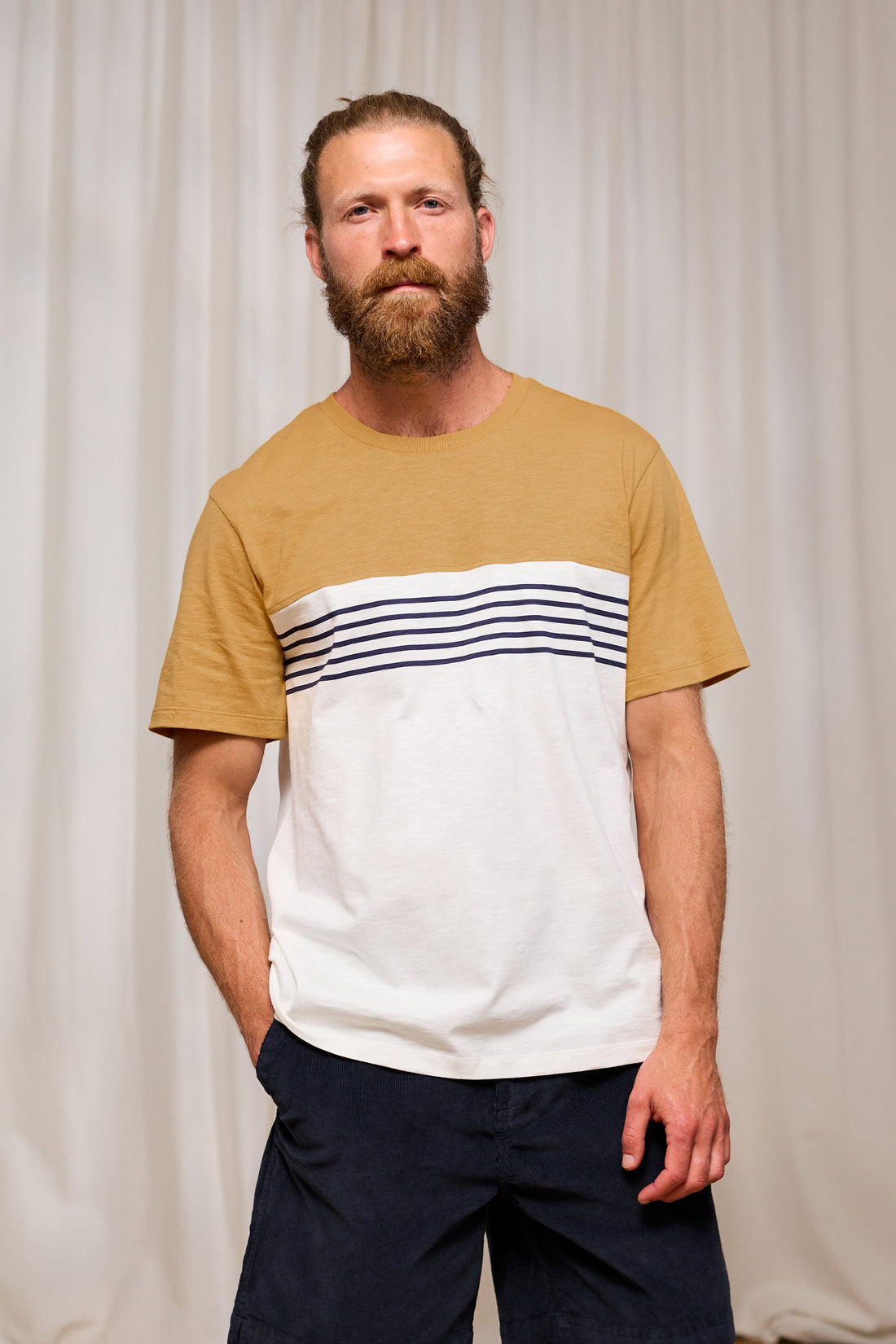 Plavi T-Shirt Ecru/Mustard – Herren T-Shirt aus Bio-Baumwolle