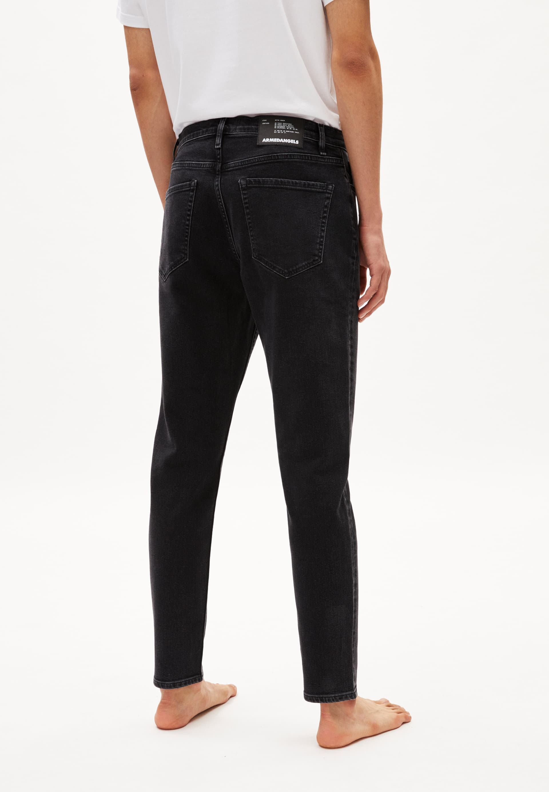 AARJO TARPA in black washed authentic – Bequeme Jeans Tapered Leg Mid Waist aus recyceltem Baumwoll Mix