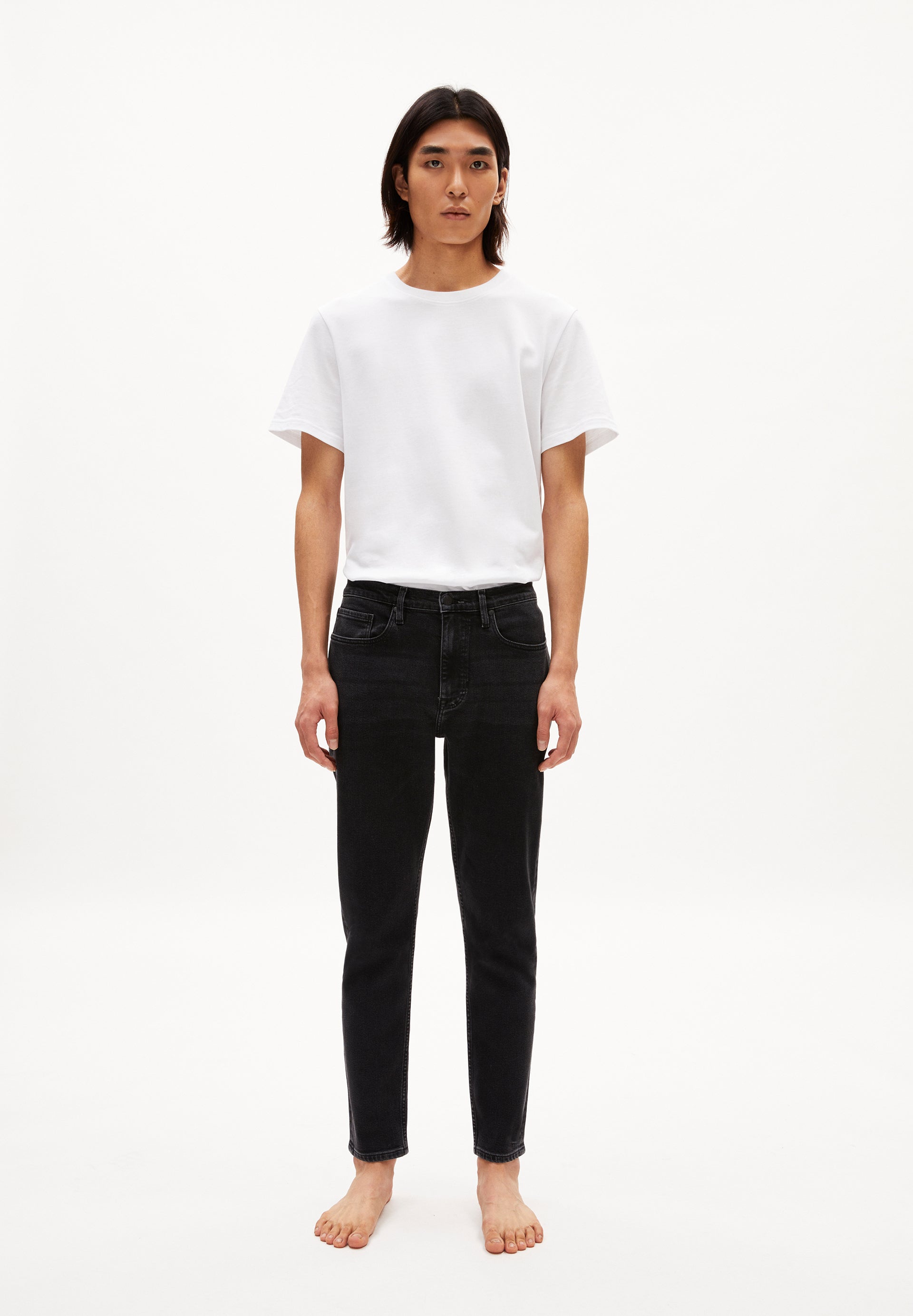 AARJO TARPA in black washed authentic – Bequeme Jeans Tapered Leg Mid Waist aus recyceltem Baumwoll Mix
