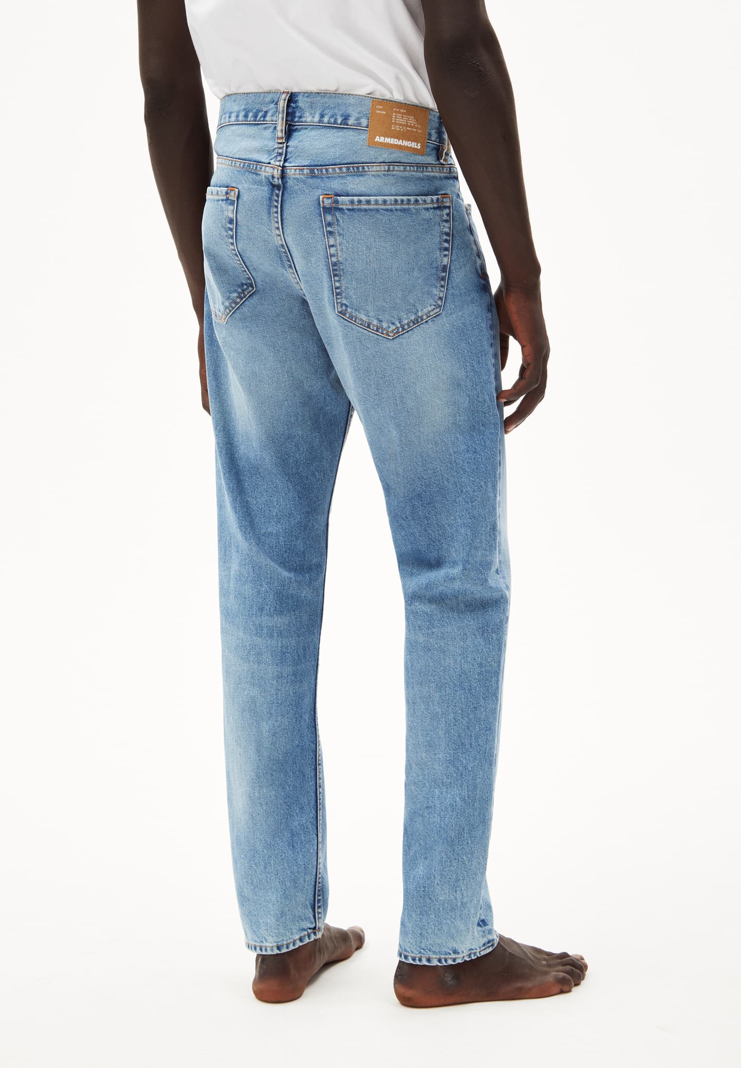 DYLAANO in sprinkle blue – Komfortable Jeans Straight Leg Mid Waist aus recycelter Baumwolle