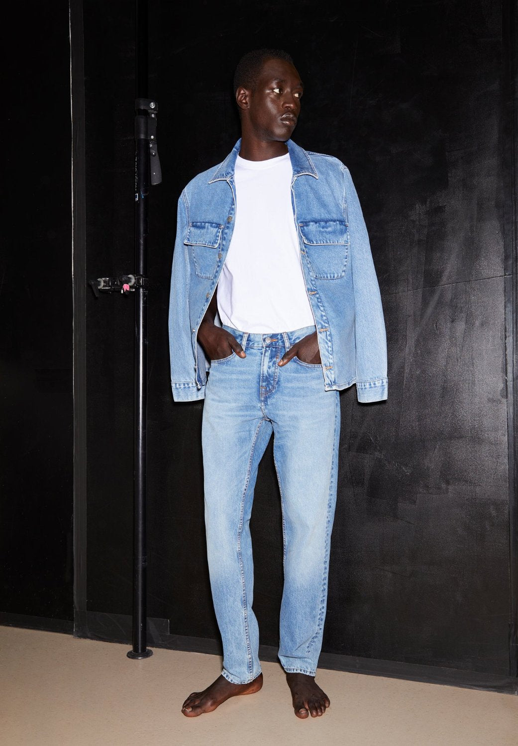 DYLAANO in sprinkle blue – Komfortable Jeans Straight Leg Mid Waist aus recycelter Baumwolle