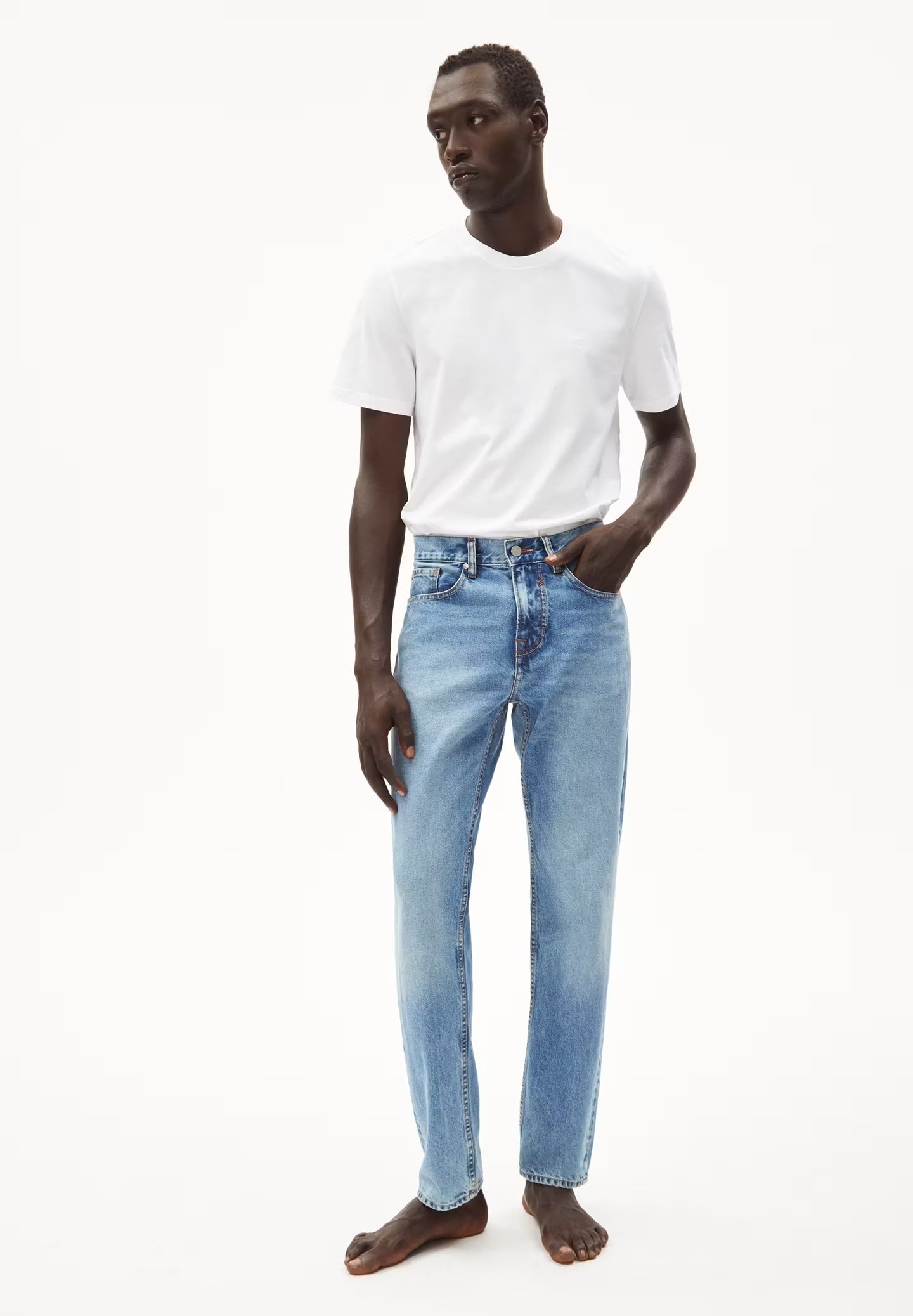 DYLAANO in sprinkle blue – Komfortable Jeans Straight Leg Mid Waist aus recycelter Baumwolle