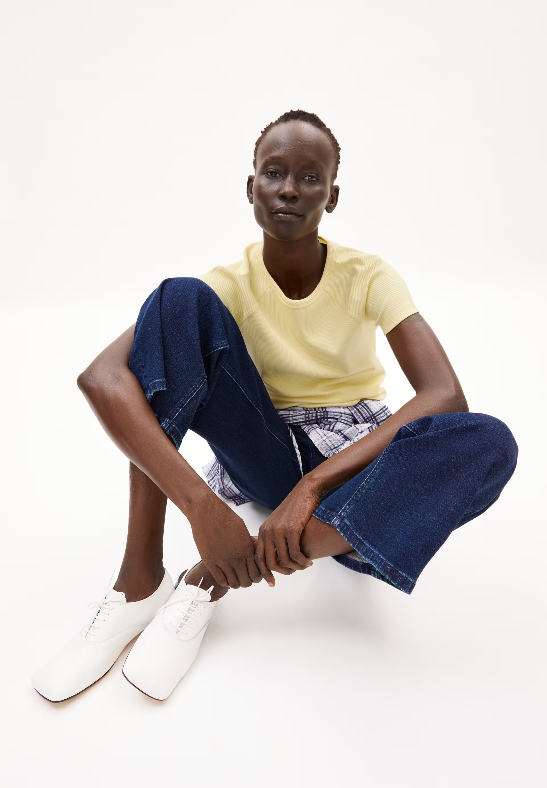 HANJAA IN EARLY YELLOW – RIPP-T-SHIRT AUS BIO-BAUMWOLL MIX