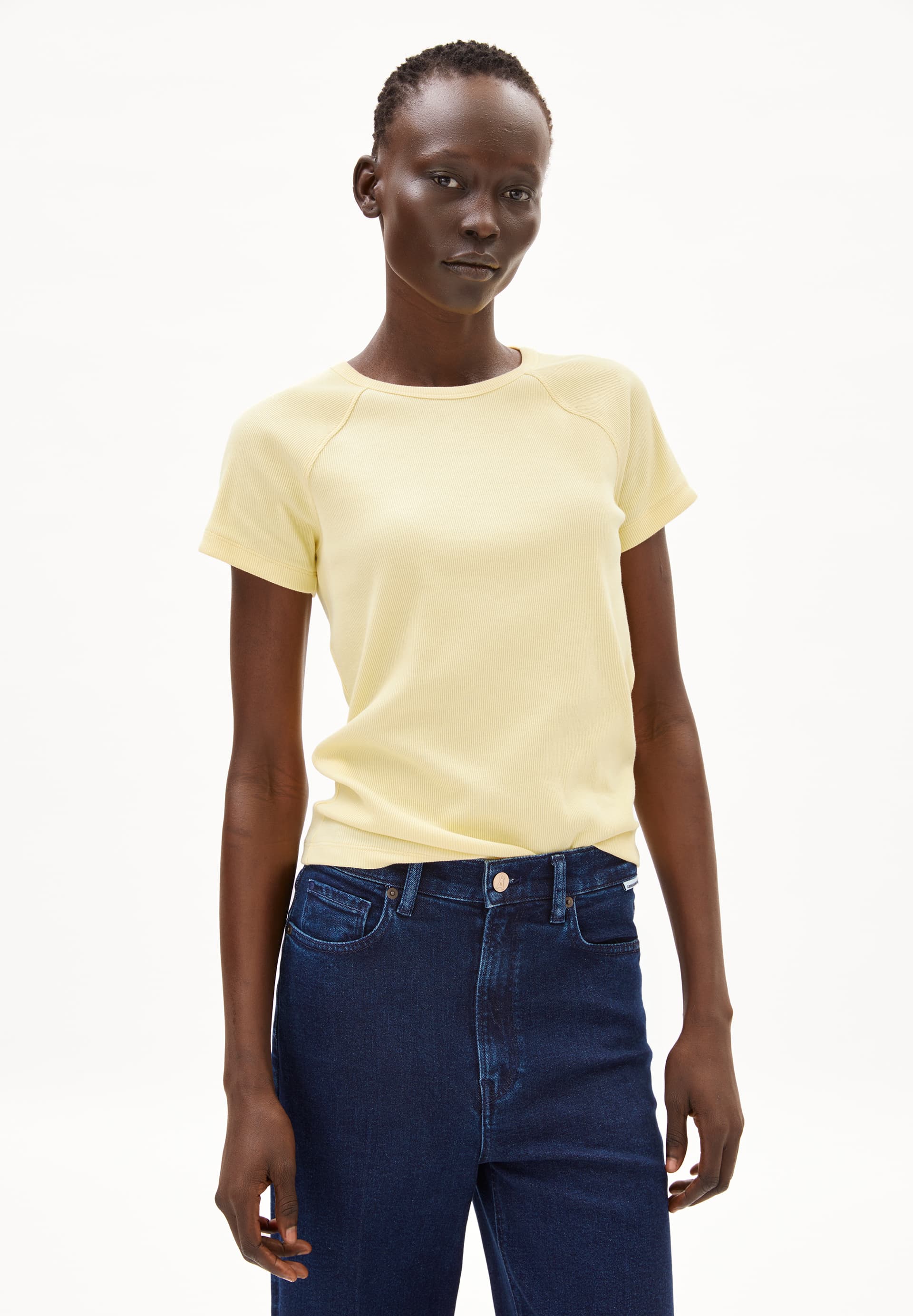 HANJAA IN EARLY YELLOW – RIPP-T-SHIRT AUS BIO-BAUMWOLL MIX