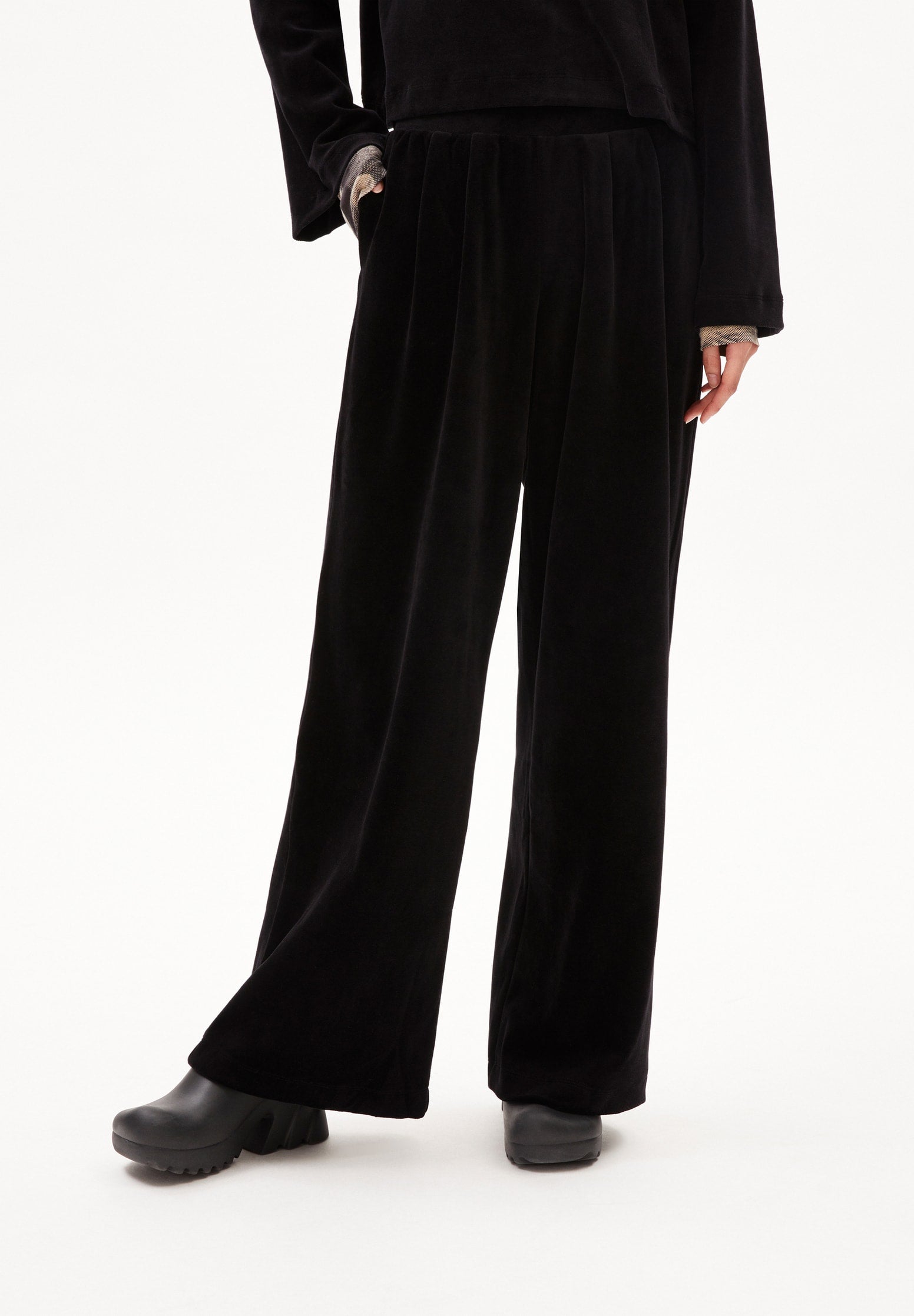 JUANAA VELVET – JERSEYHOSE AUS BIO-BAUMWOLLE IN SCHWARZ