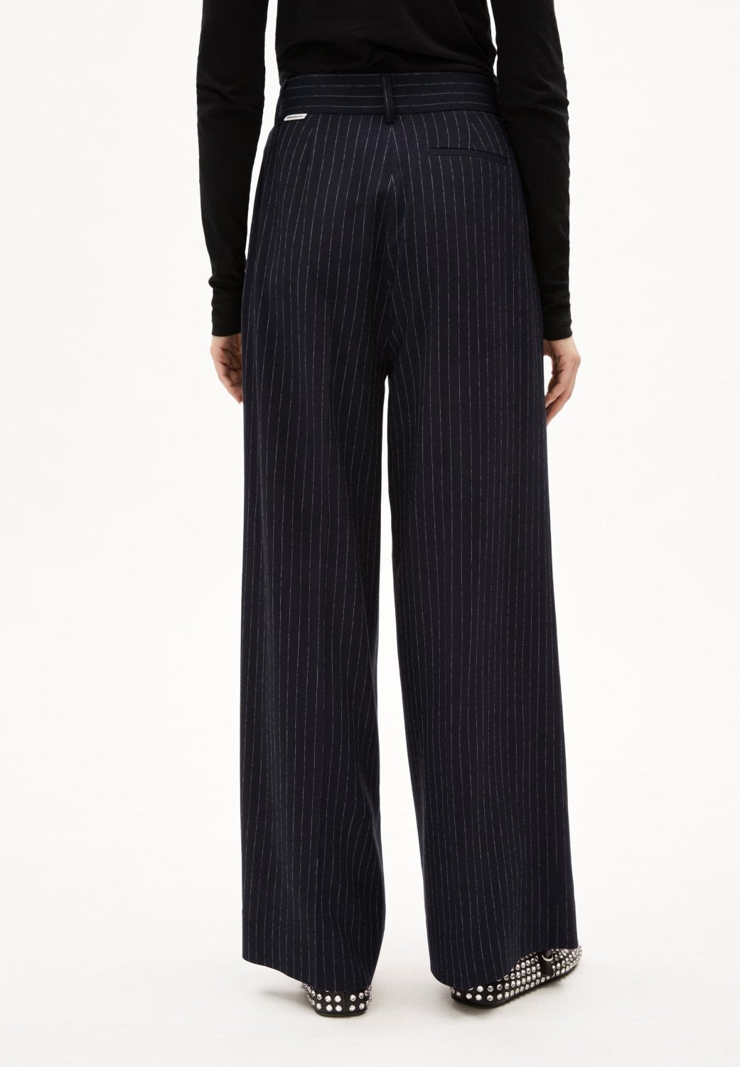 KAAYUA PINSTRIPE IN NIGHT SKY - WHITE – WEBHOSE AUS LENZING™ ECOVERO™ VISKOSE MIX