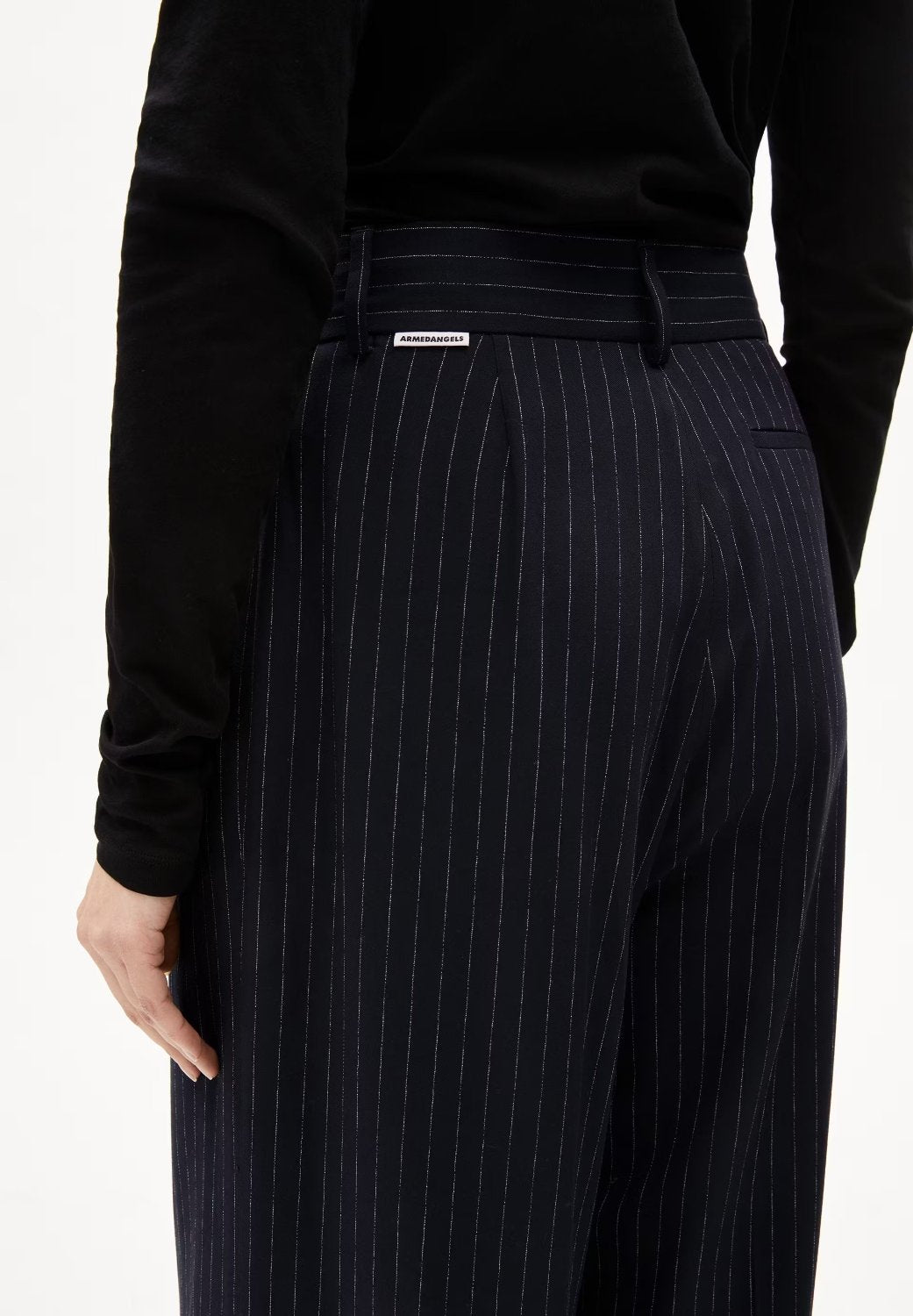 KAAYUA PINSTRIPE IN NIGHT SKY - WHITE – WEBHOSE AUS LENZING™ ECOVERO™ VISKOSE MIX