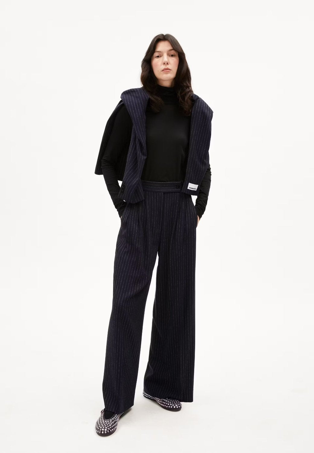 KAAYUA PINSTRIPE IN NIGHT SKY - WHITE – WEBHOSE AUS LENZING™ ECOVERO™ VISKOSE MIX