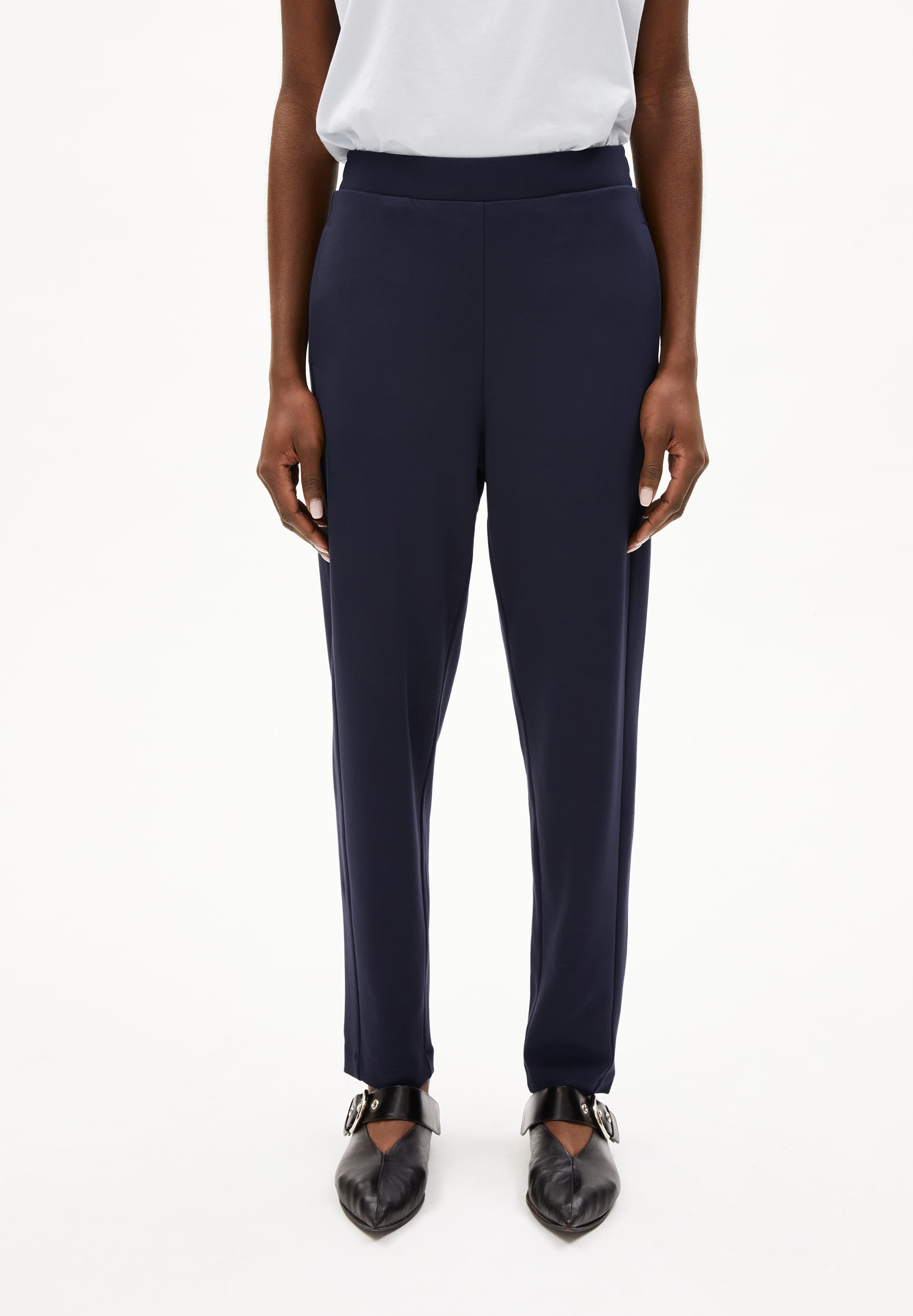MAGDAALENA IN NIGHT SKY – JERSEYHOSE AUS LENZING™ ECOVERO™ VISKOSE MIX