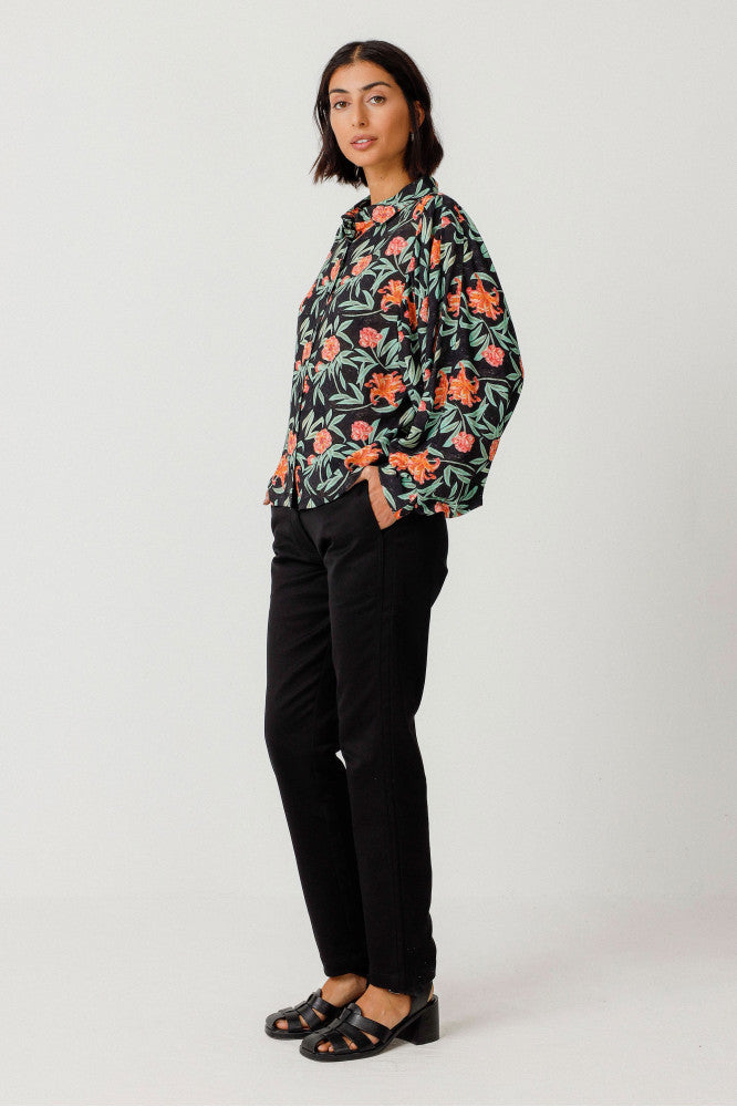 MATTI SHIRT IN BLOOM – FLORALE BLUSE MIT FLEDERMAUSÄRMELN