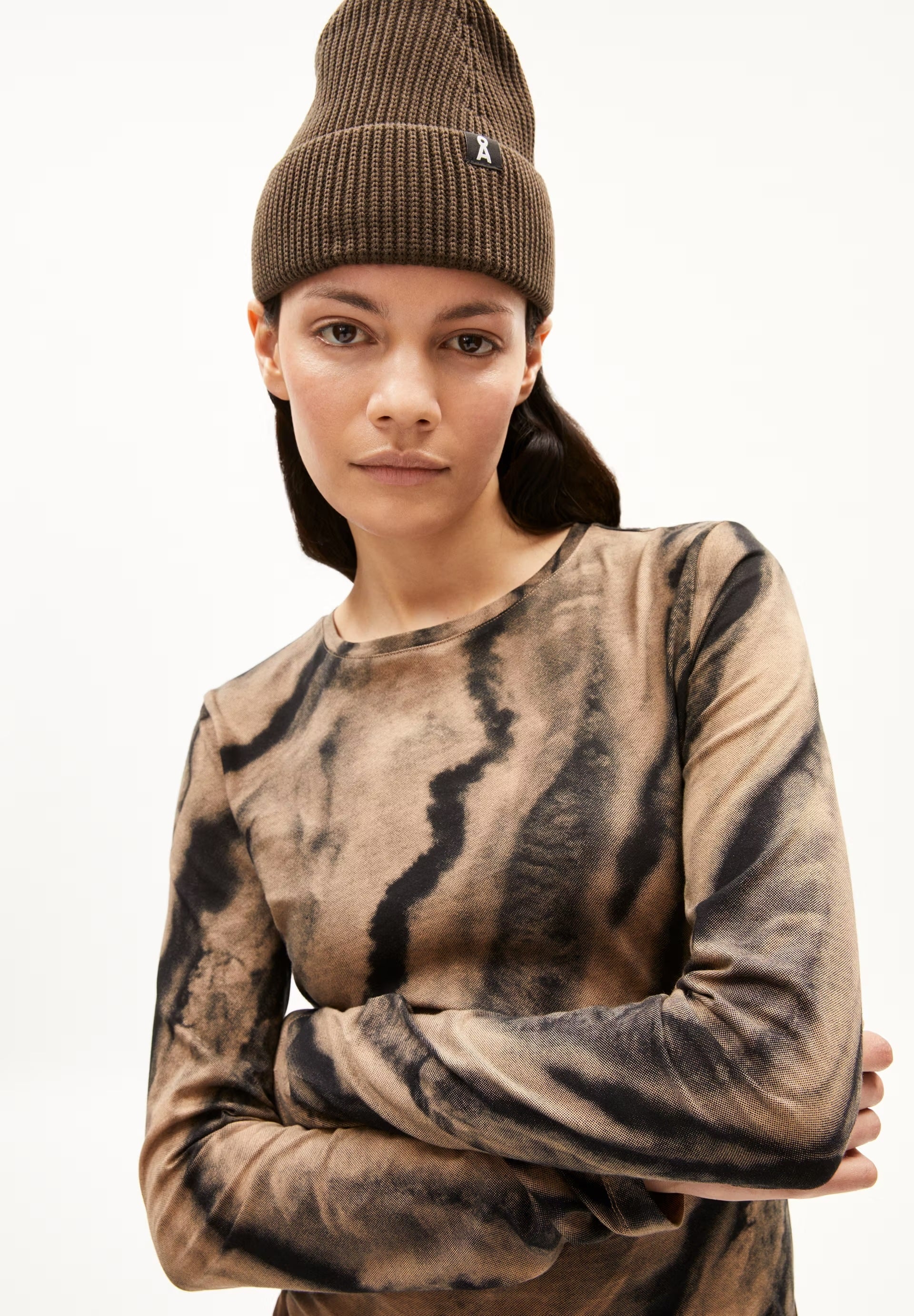 RACARLAA EARTH IN CINNAMON DUST – LONGSLEEVE SLIM FIT AUS BIO-BAUMWOLLE
