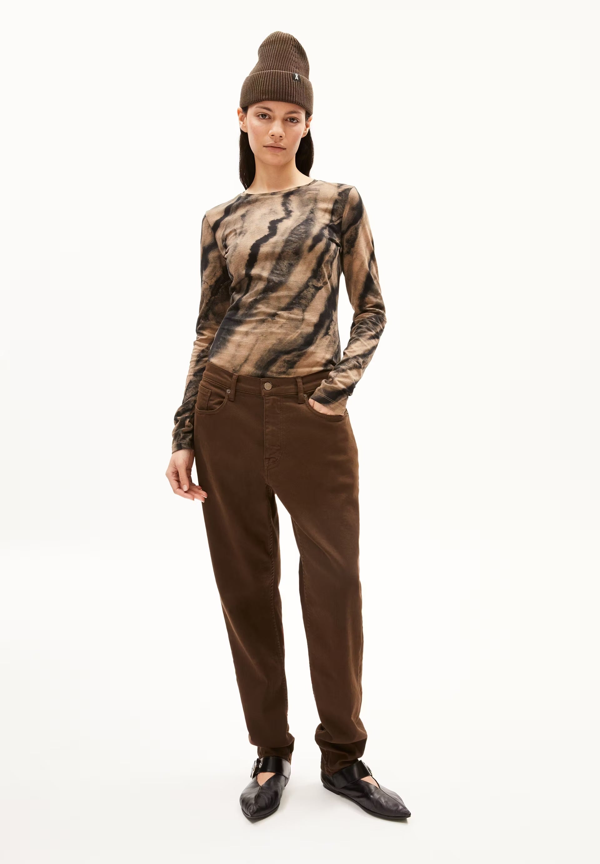 RACARLAA EARTH IN CINNAMON DUST – LONGSLEEVE SLIM FIT AUS BIO-BAUMWOLLE