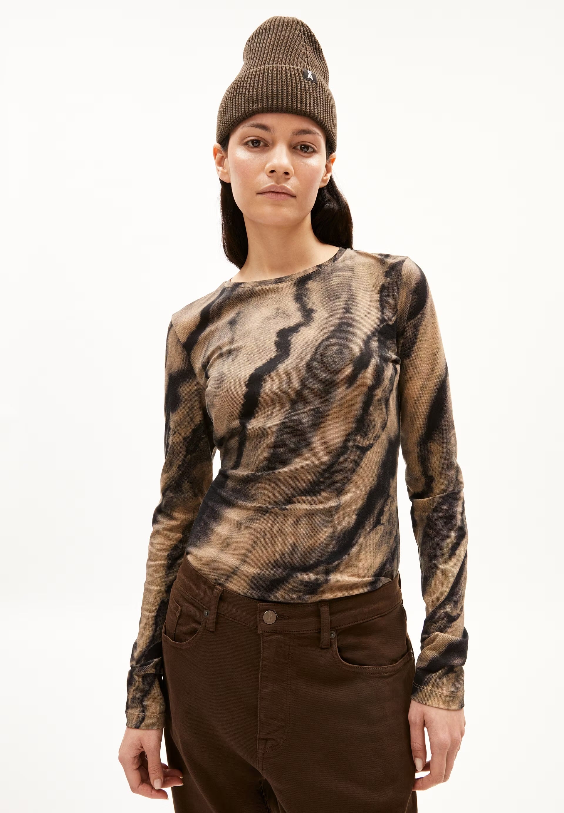RACARLAA EARTH IN CINNAMON DUST – LONGSLEEVE SLIM FIT AUS BIO-BAUMWOLLE