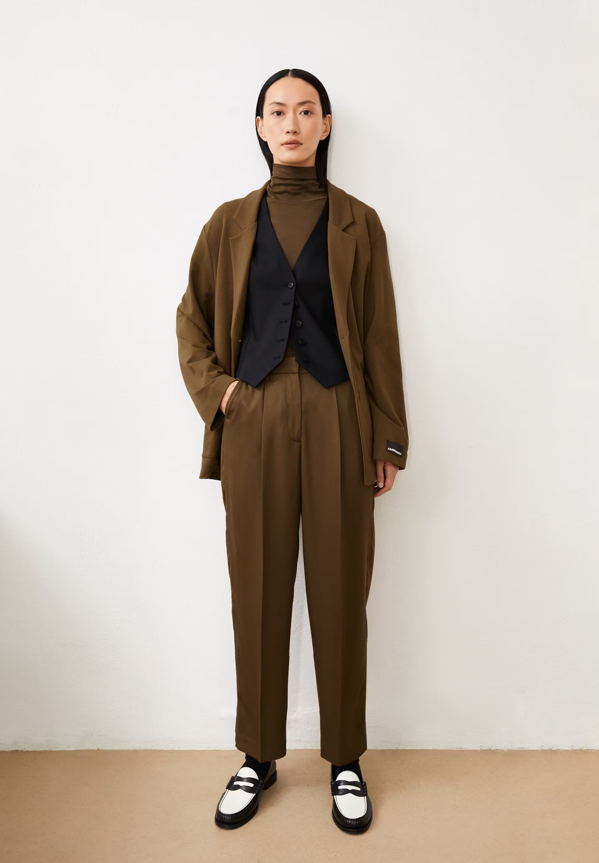 SANDRINAA TAPERED IN DRIED MOSS – WEBHOSE AUS TENCEL™ X REFIBRA™ LYOCELL