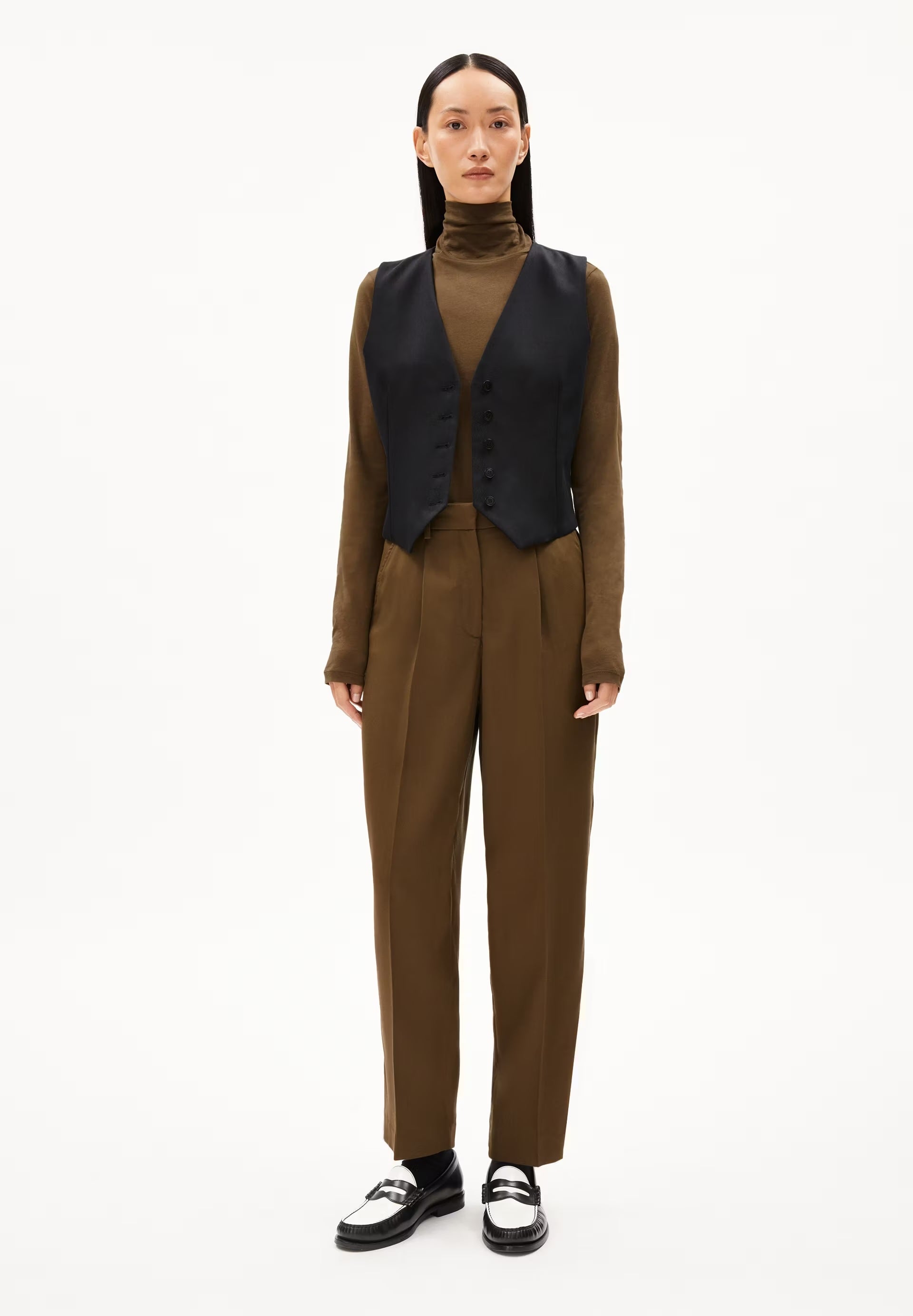 SANDRINAA TAPERED IN DRIED MOSS – WEBHOSE AUS TENCEL™ X REFIBRA™ LYOCELL
