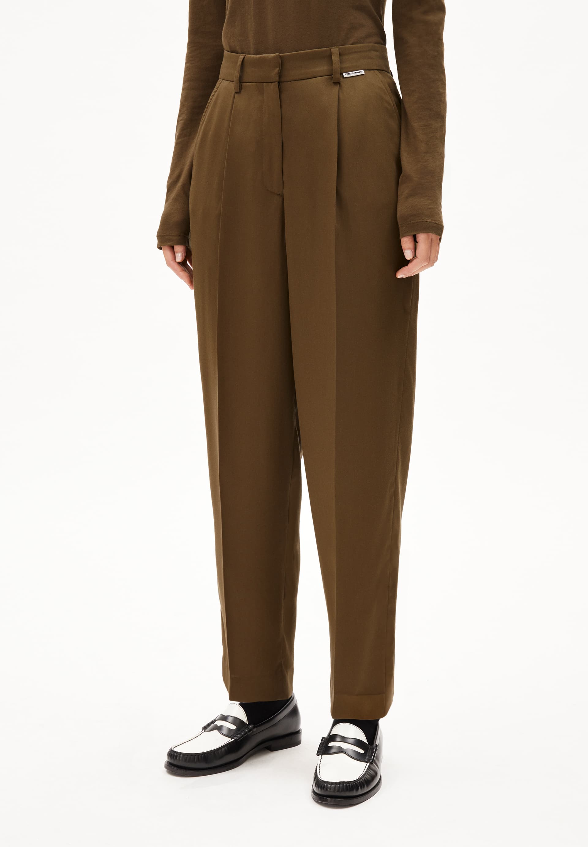 SANDRINAA TAPERED IN DRIED MOSS – WEBHOSE AUS TENCEL™ X REFIBRA™ LYOCELL