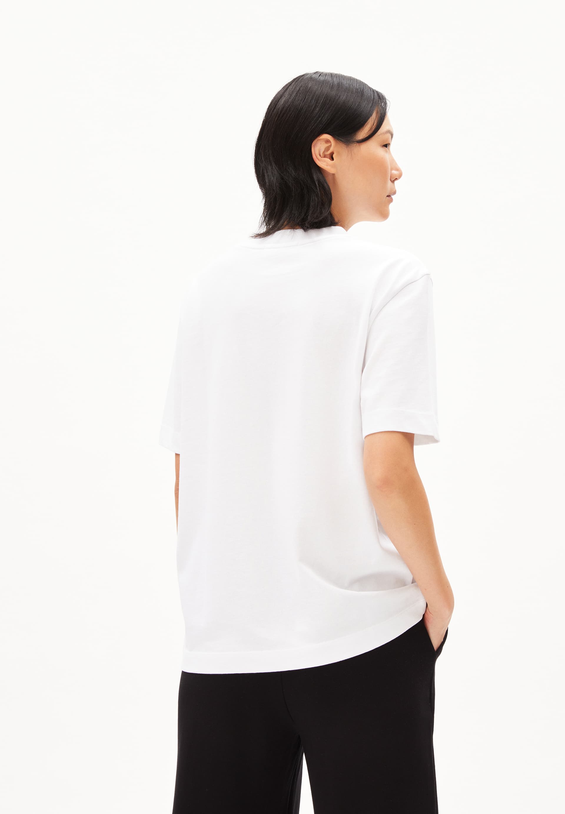 TARJAA IN WHITE – HEAVYWEIGHT T-SHIRT AUS BIO-BAUMWOLL MIX