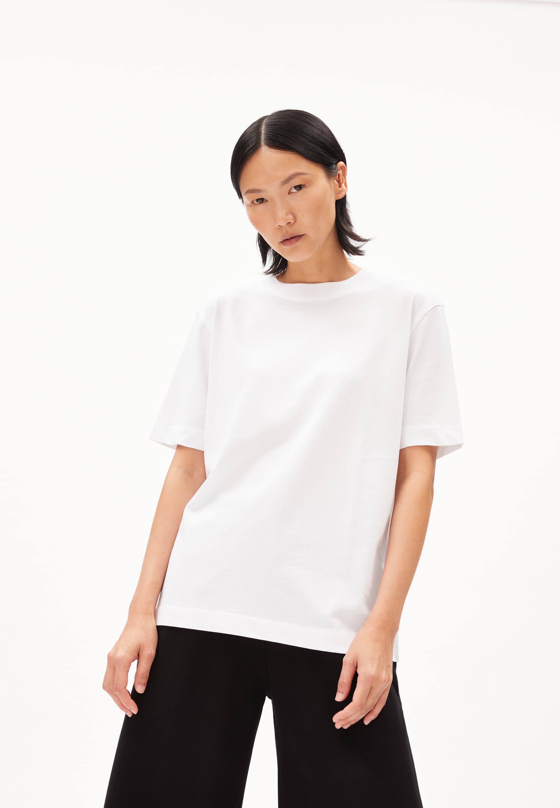 TARJAA IN WHITE – HEAVYWEIGHT T-SHIRT AUS BIO-BAUMWOLL MIX