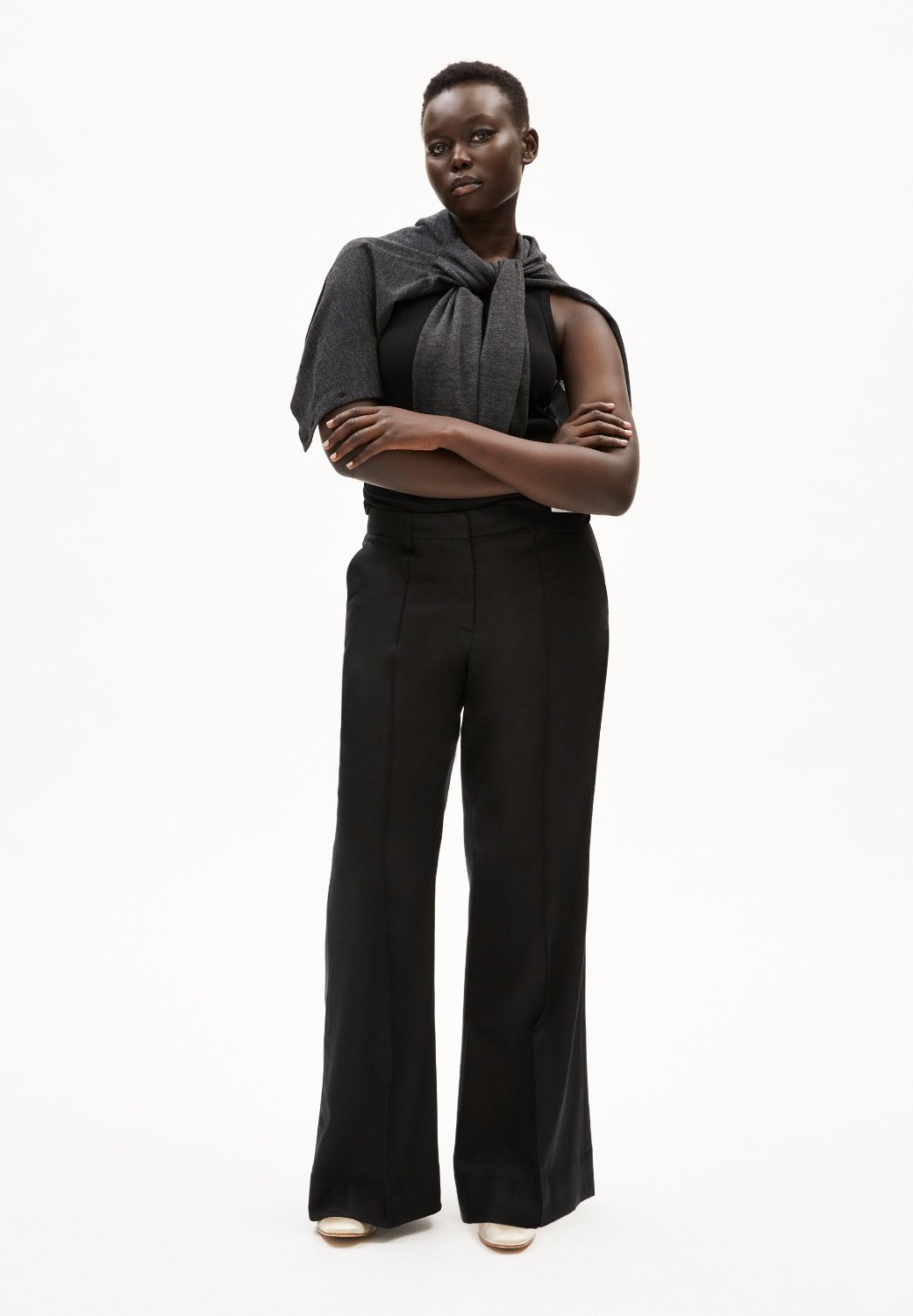XENNAA IN BLACK – WEBHOSE AUS TENCEL™ LYOCELL MIX