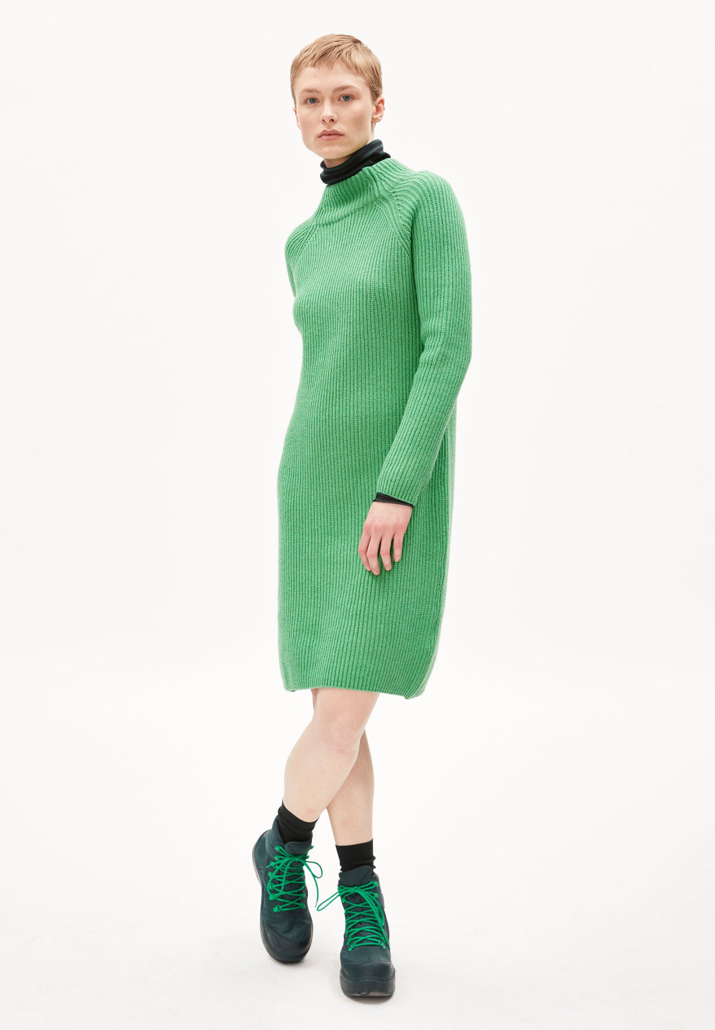 STRICKKLEID MILAANA