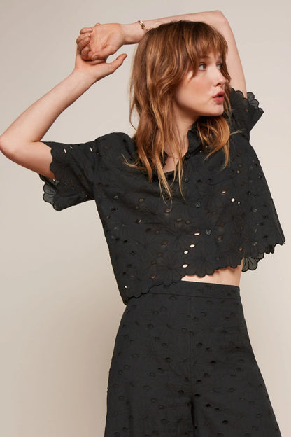 Evelina Blouse Brava Broderie in Black – Oversized-Bluse mit durchbrochener Stickerei