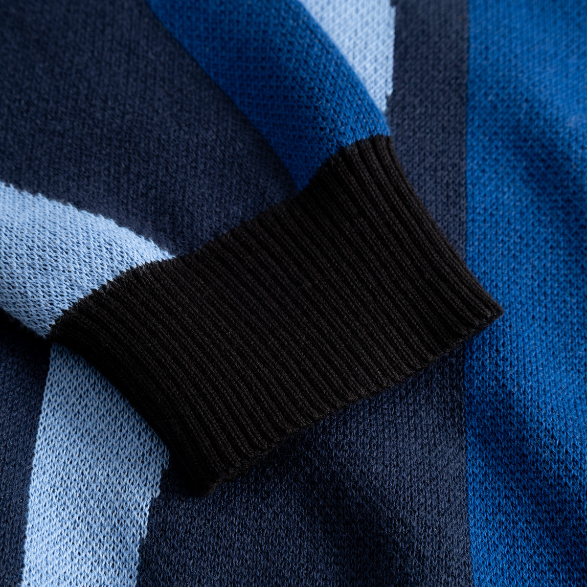 Sweater Arendal Wavy Stripe Blue