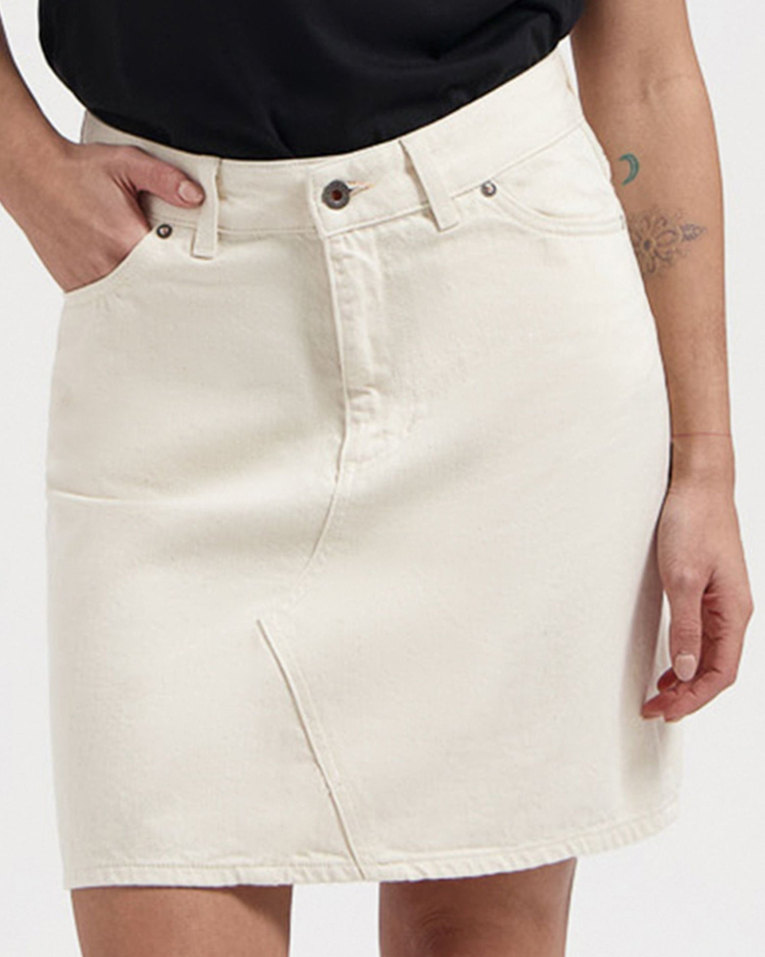 Dani Skirt in Off White – high-waisted Jeansrock aus Bio Baumwolle