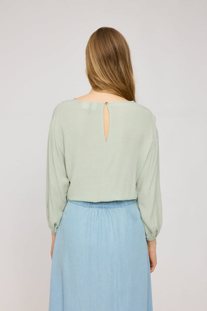 Crinkle Wide Sleeve Blouse LENZING™ECOVERO™ in misty jade – Bluse mit weiten Ärmeln aus Viskose