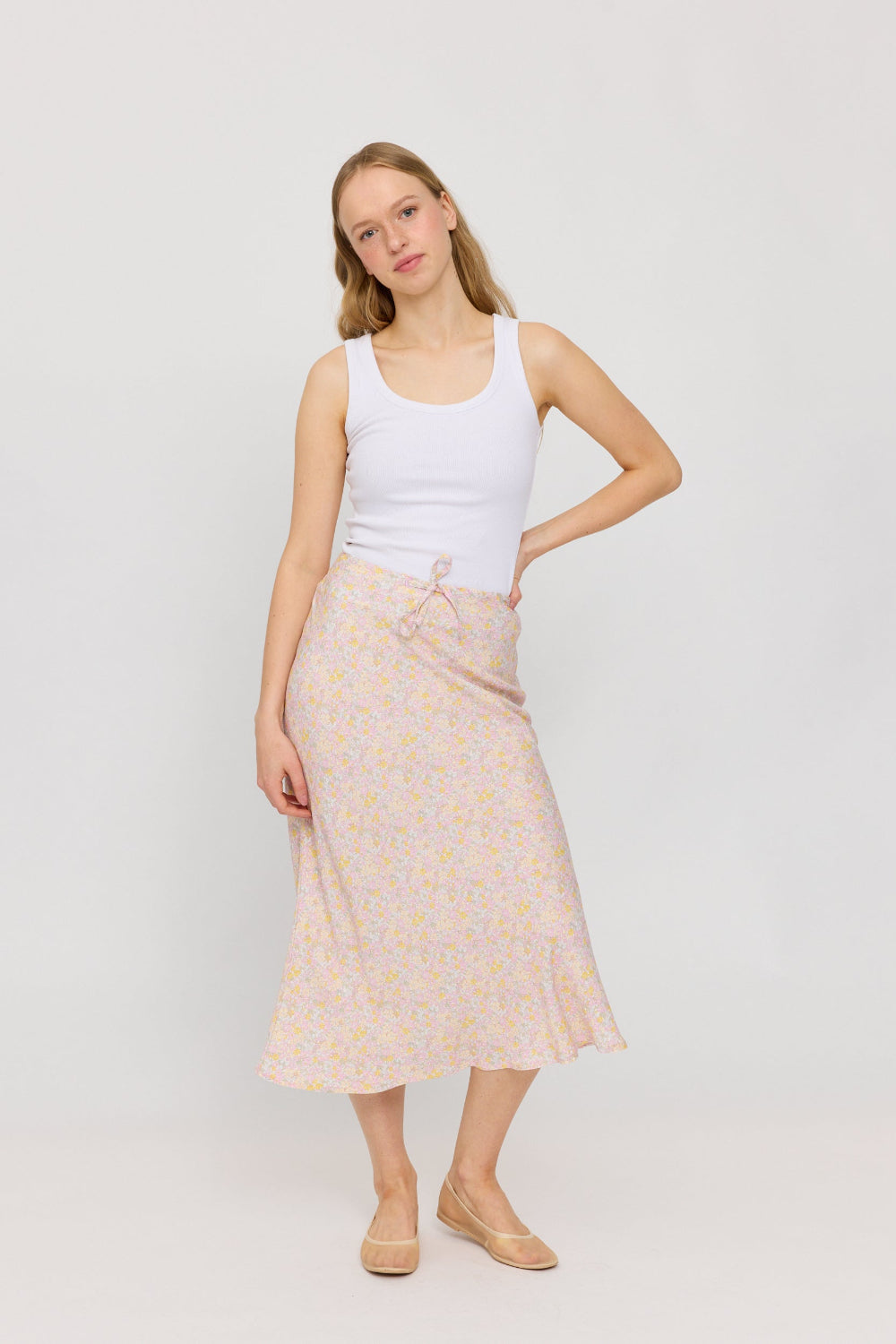 Printed Bias-Cut Skirt LENZING™ECOVERO™ in offwhite/printed – Midi-Rock mit Allover-Print aus Viskose