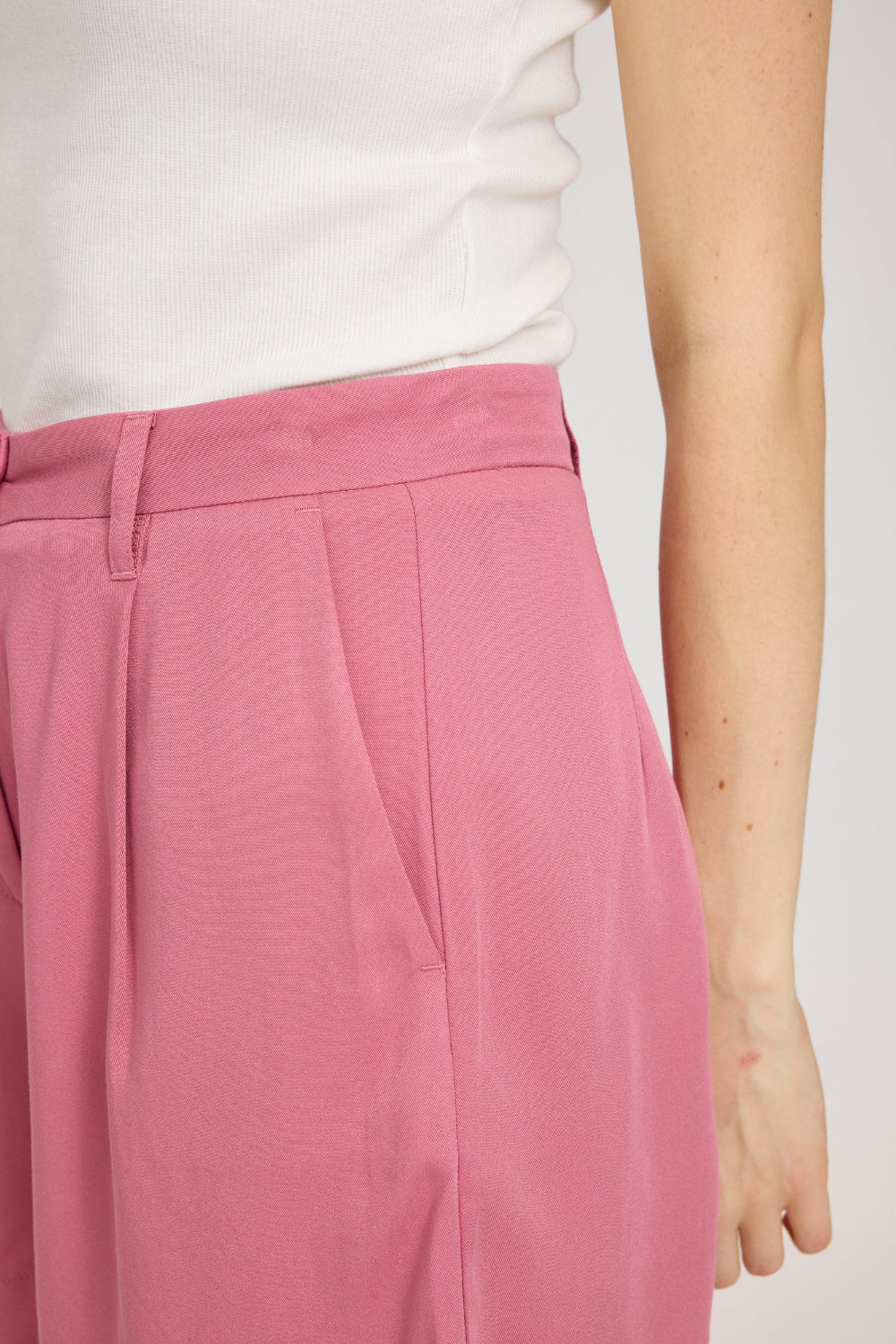 Pleated Shorts LENZING™ECOVERO™ in pink rose – kurze Hose mit Bundfalten