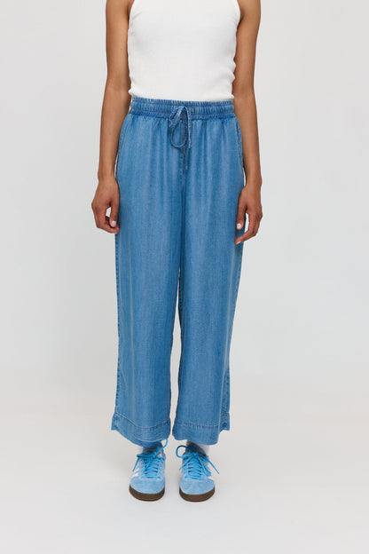 Wide Leg Denim Pants w Belt LENZING™TENCEL™ in dark blue wash – Jeans mit weitem Bein aus Viskose