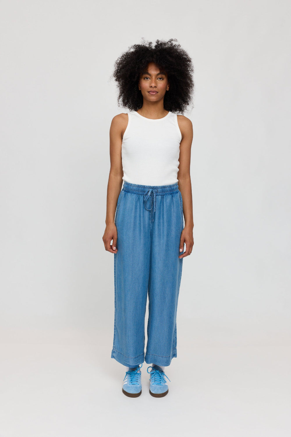 Wide Leg Denim Pants w Belt LENZING™TENCEL™ in dark blue wash – Jeans mit weitem Bein aus Viskose