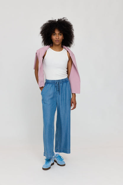 Wide Leg Denim Pants w Belt LENZING™TENCEL™ in dark blue wash – Jeans mit weitem Bein aus Viskose