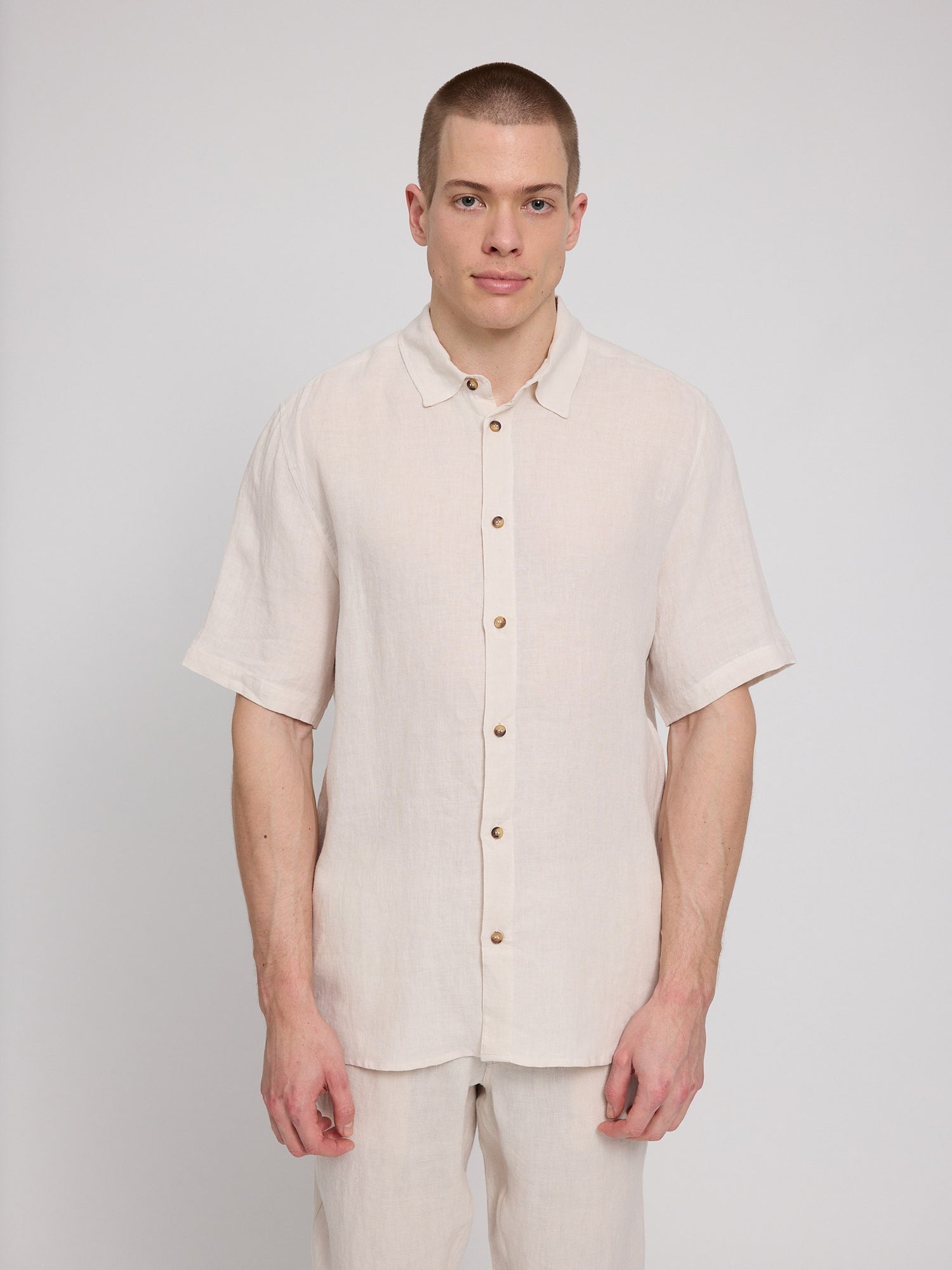 Shortsleeve Linen Shirt – Leichtes Leinenhemd für Sommer