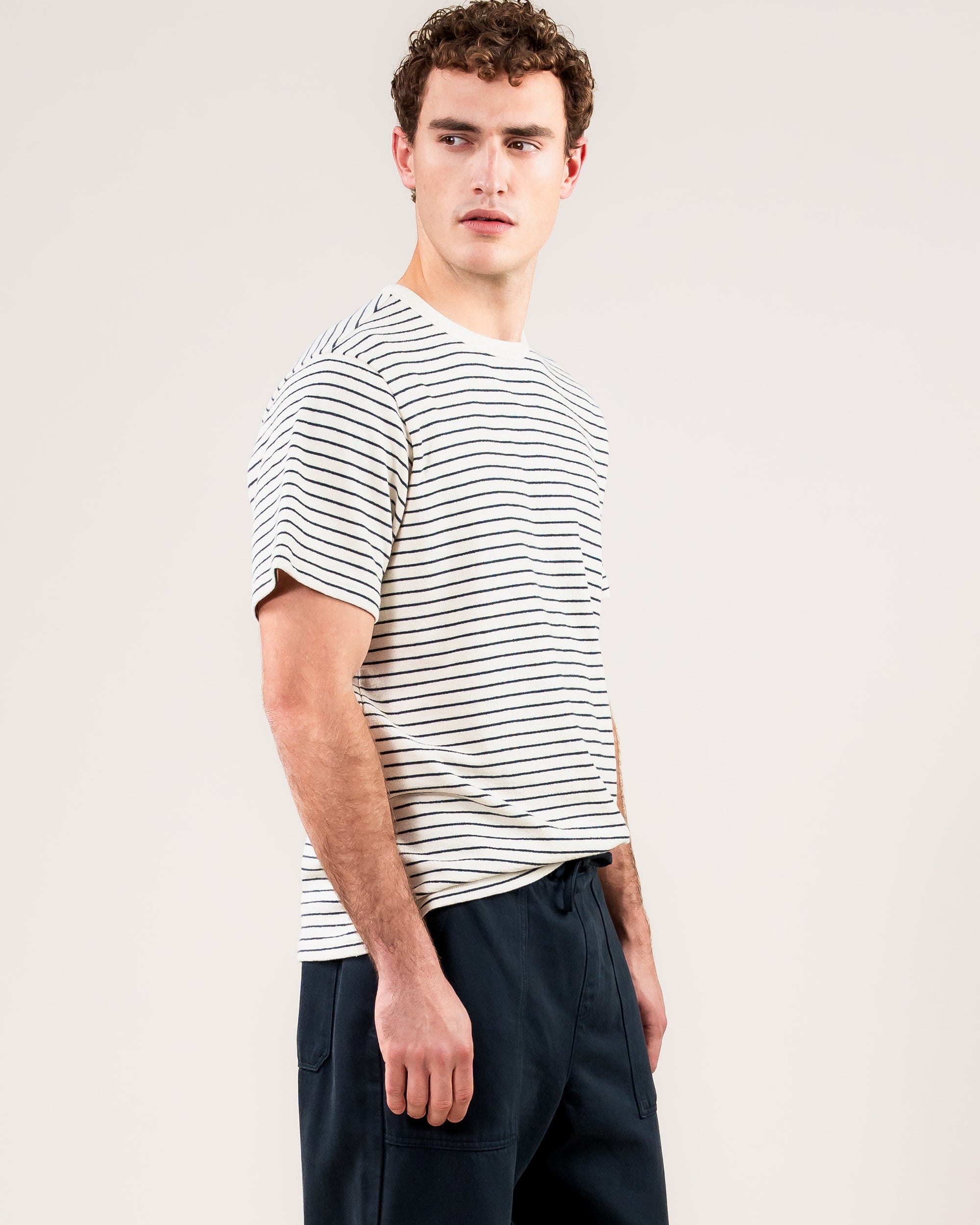 Liam Striped Tee – Gestreiftes T-Shirt aus Bio-Baumwolle