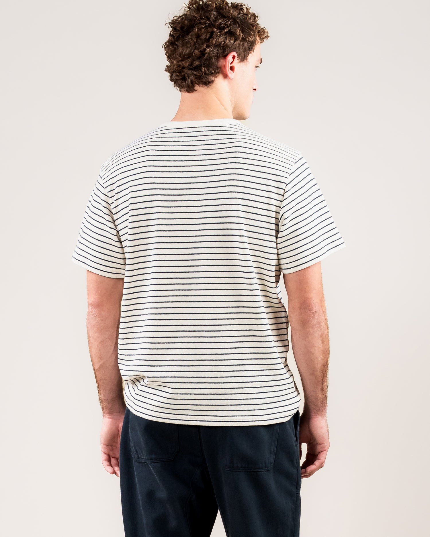 Liam Striped Tee – Gestreiftes T-Shirt aus Bio-Baumwolle
