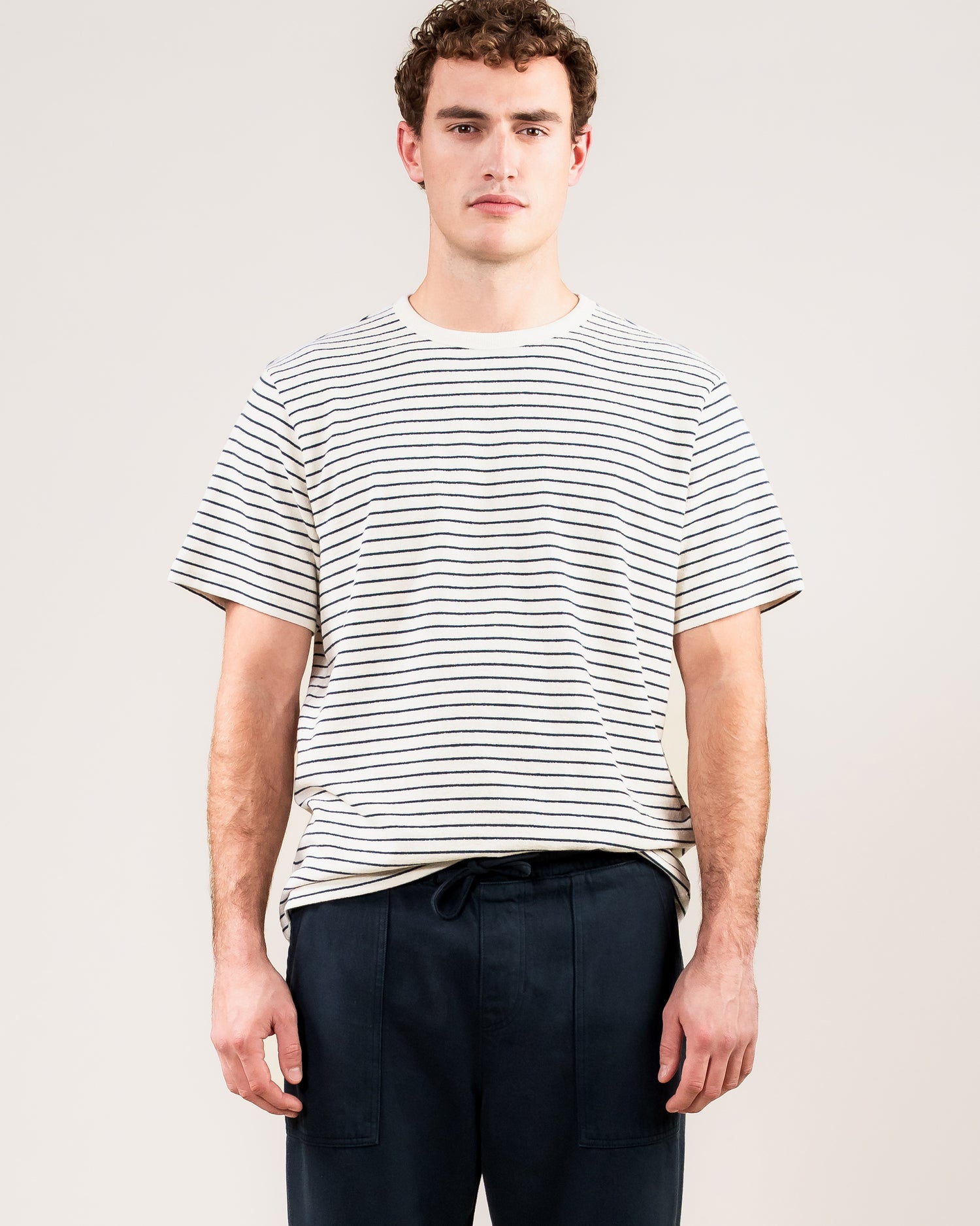 Liam Striped Tee – Gestreiftes T-Shirt aus Bio-Baumwolle